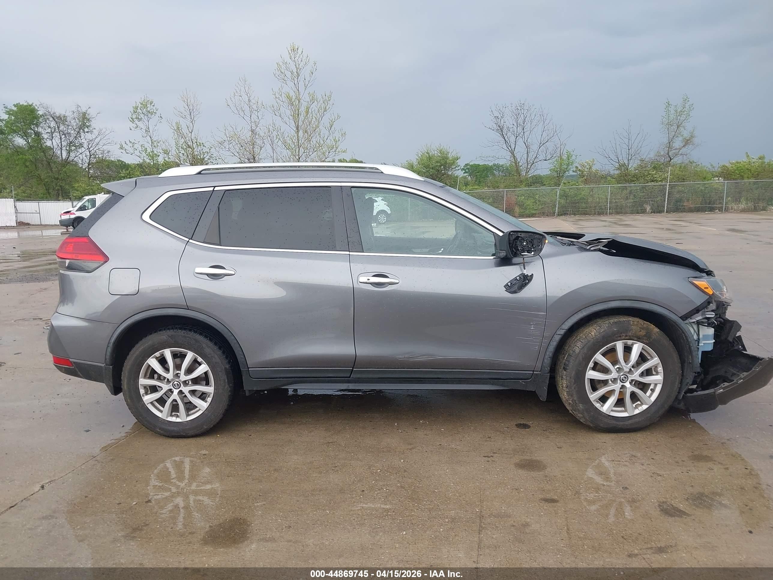 2017 Nissan Rogue Sv Серый vin: KNMAT2MT2HP610139