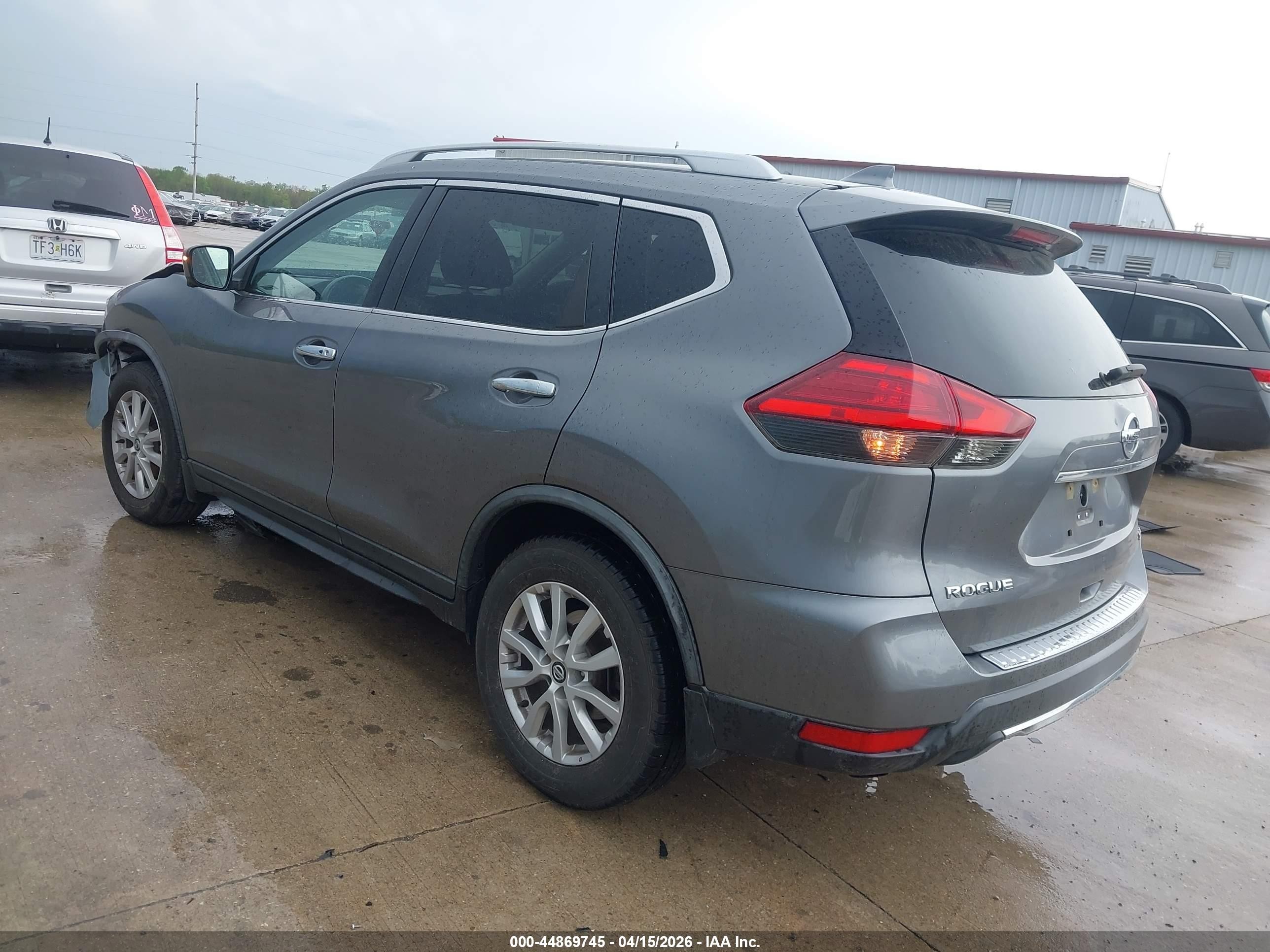 2017 Nissan Rogue Sv Серый vin: KNMAT2MT2HP610139