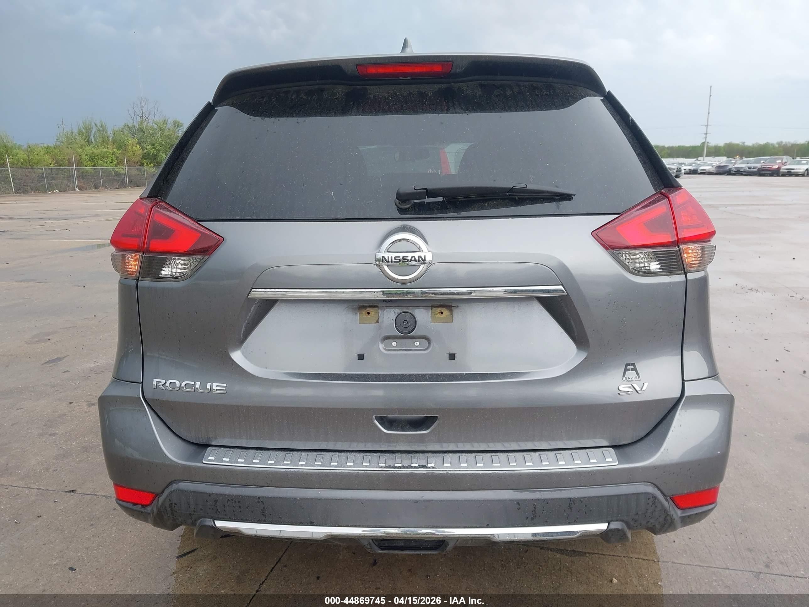 2017 Nissan Rogue Sv Серый vin: KNMAT2MT2HP610139