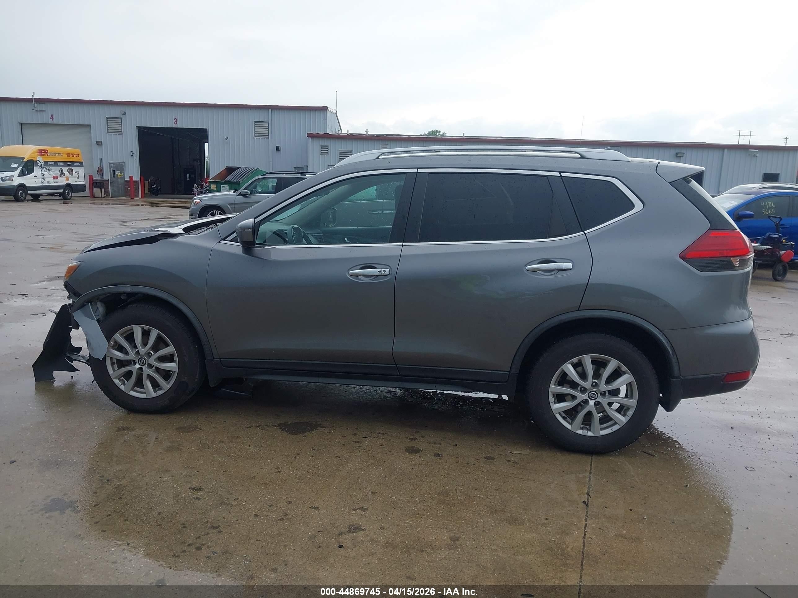 2017 Nissan Rogue Sv Серый vin: KNMAT2MT2HP610139