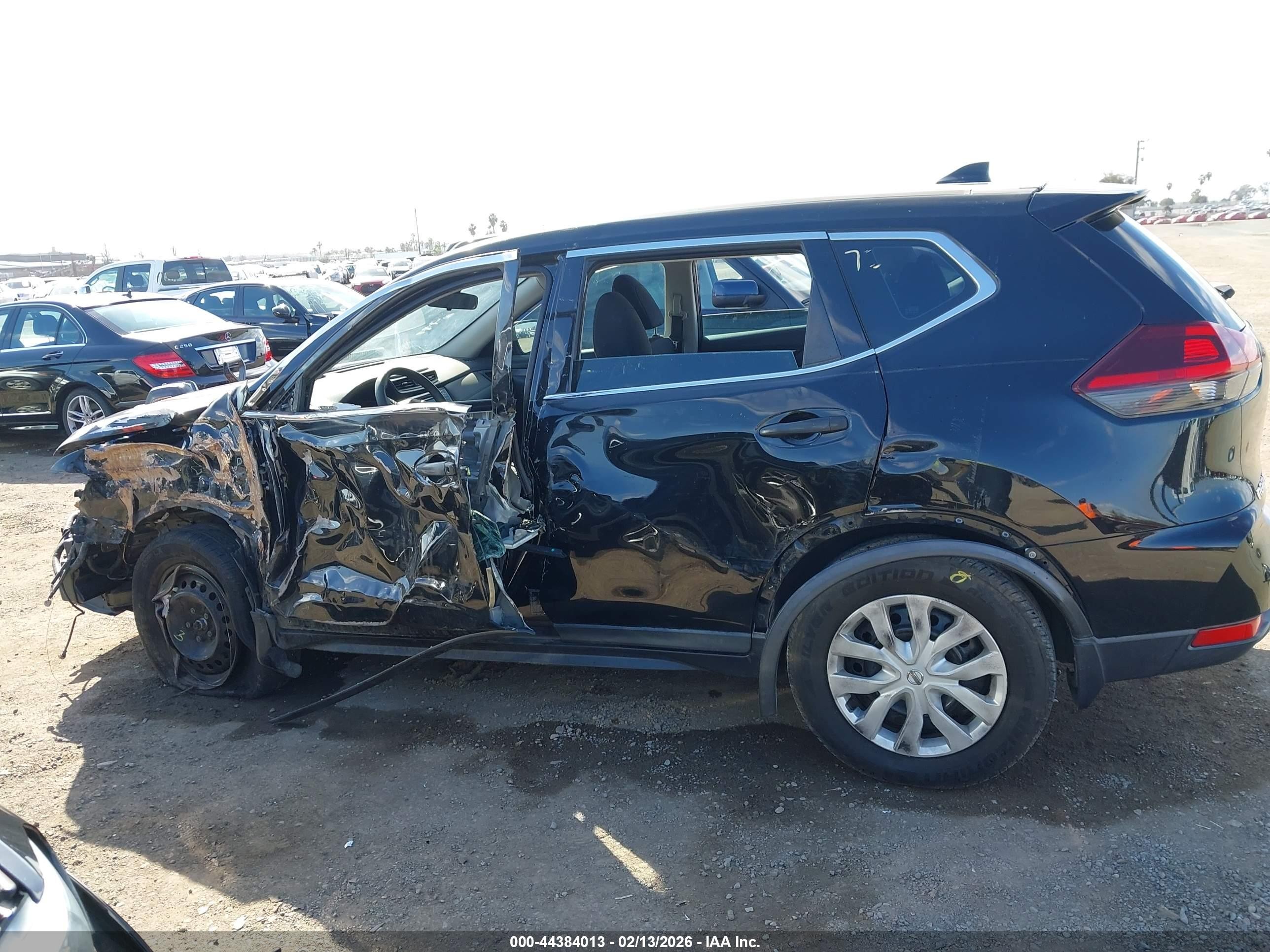 2019 Nissan Rogue S Черный vin: KNMAT2MT2KP543761