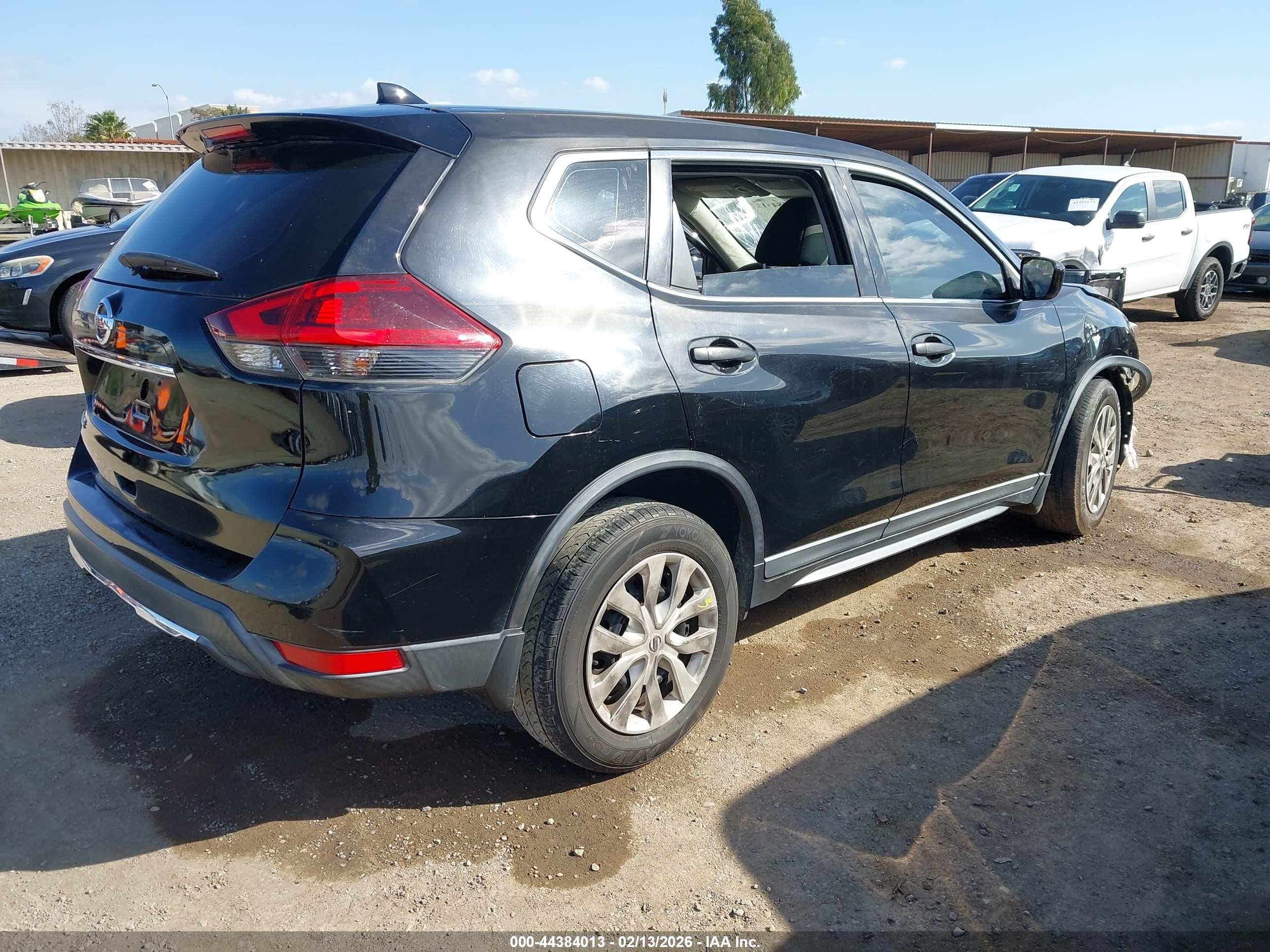 2019 Nissan Rogue S Черный vin: KNMAT2MT2KP543761