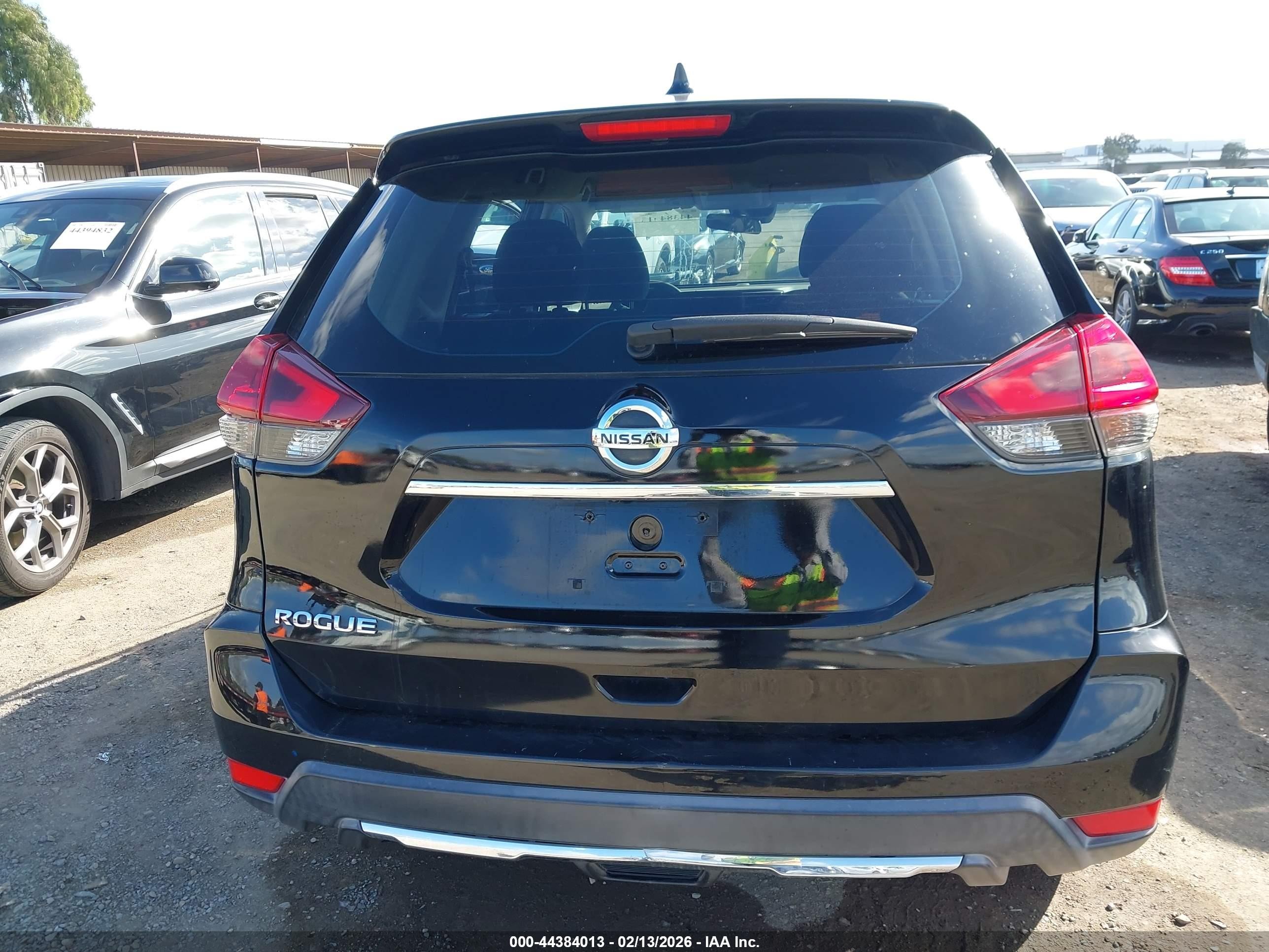2019 Nissan Rogue S Черный vin: KNMAT2MT2KP543761