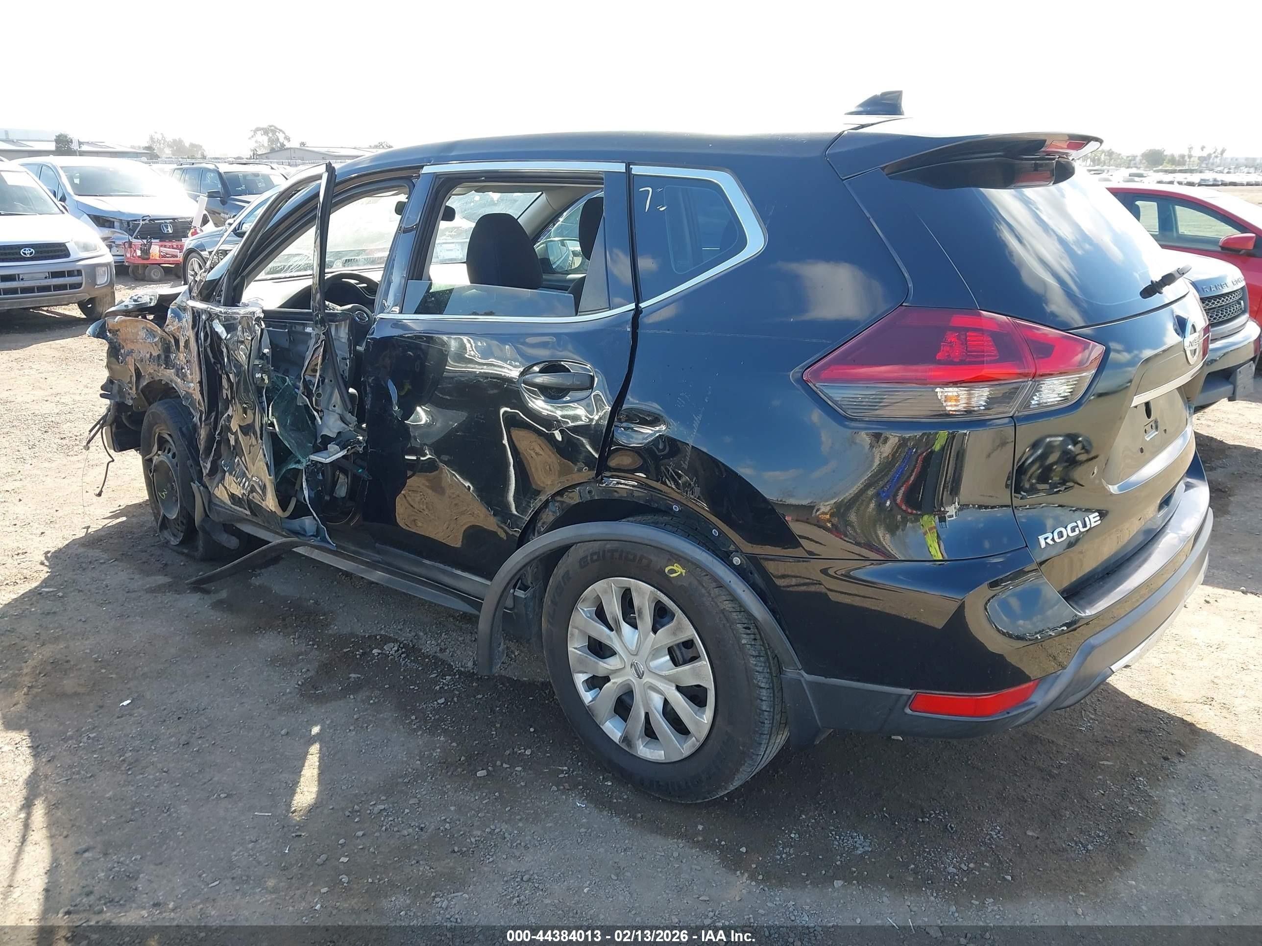2019 Nissan Rogue S Черный vin: KNMAT2MT2KP543761