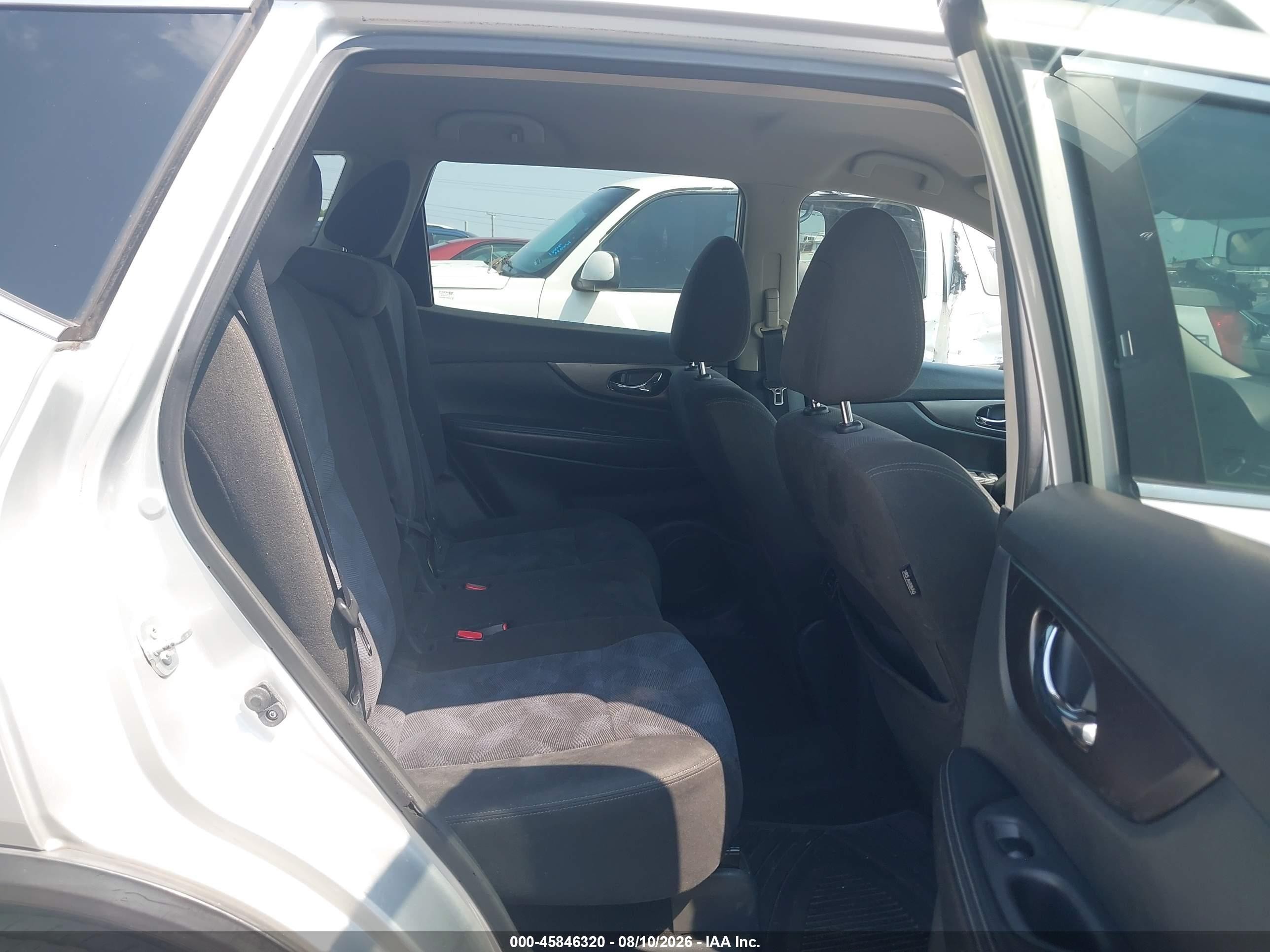 2015 Nissan Rogue Sv Серебряный vin: KNMAT2MT3FP517126