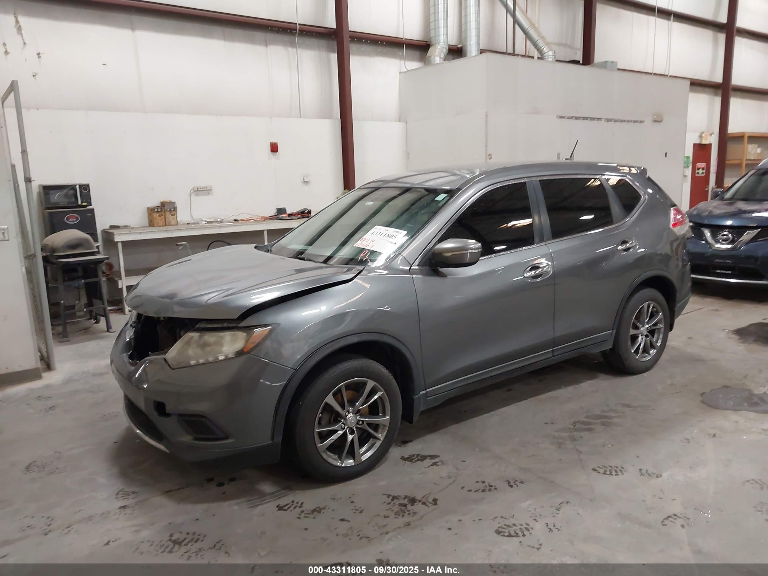 2015 Nissan Rogue S Silver vin: KNMAT2MT3FP547551