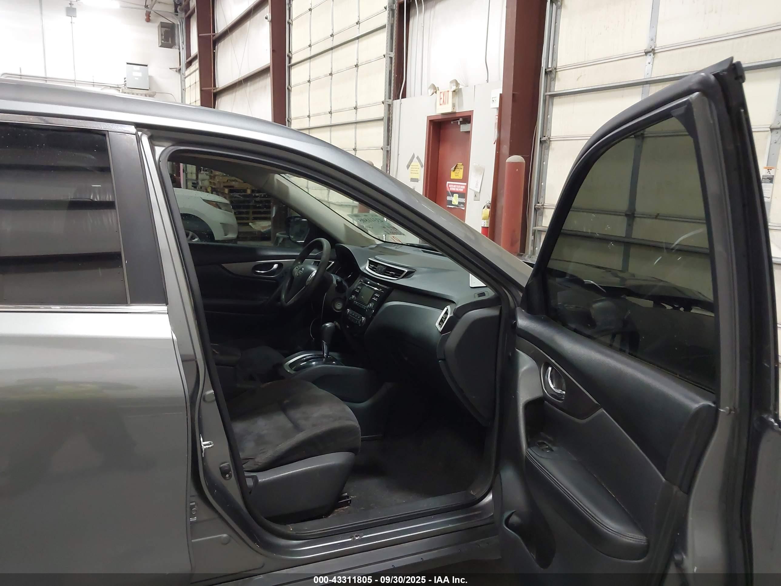 2015 Nissan Rogue S Silver vin: KNMAT2MT3FP547551