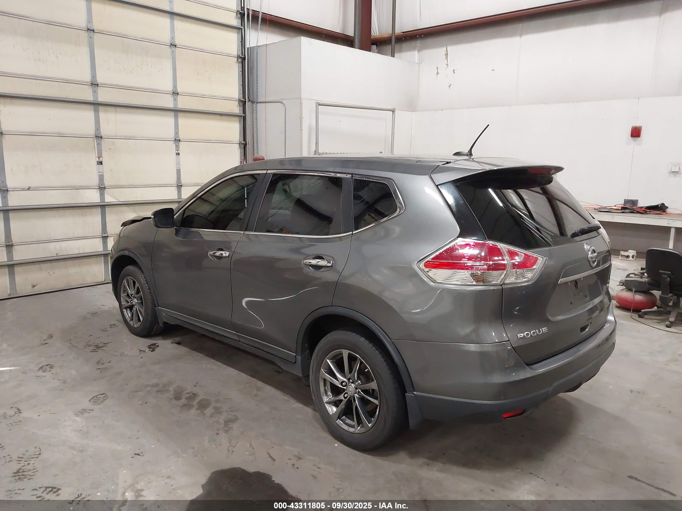 2015 Nissan Rogue S Silver vin: KNMAT2MT3FP547551