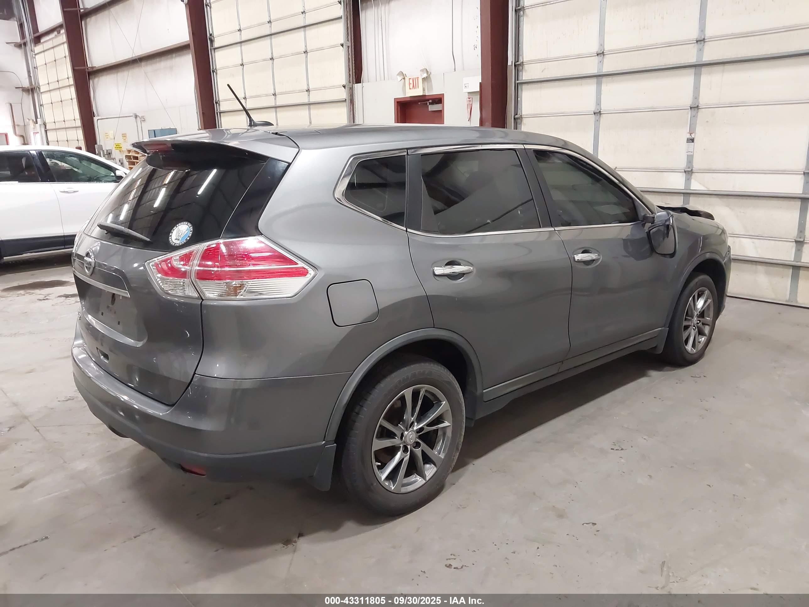 2015 Nissan Rogue S Silver vin: KNMAT2MT3FP547551