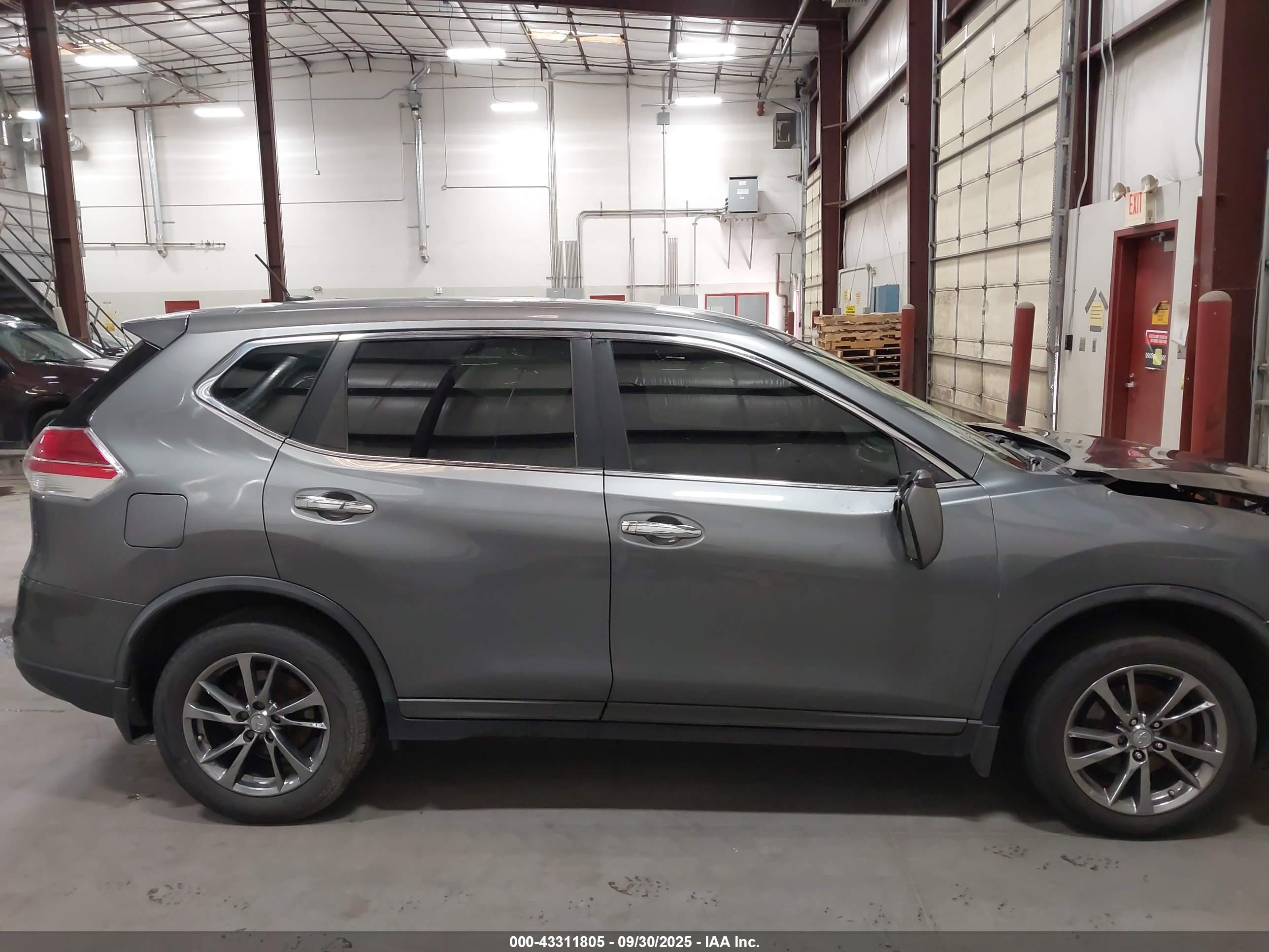 2015 Nissan Rogue S Silver vin: KNMAT2MT3FP547551