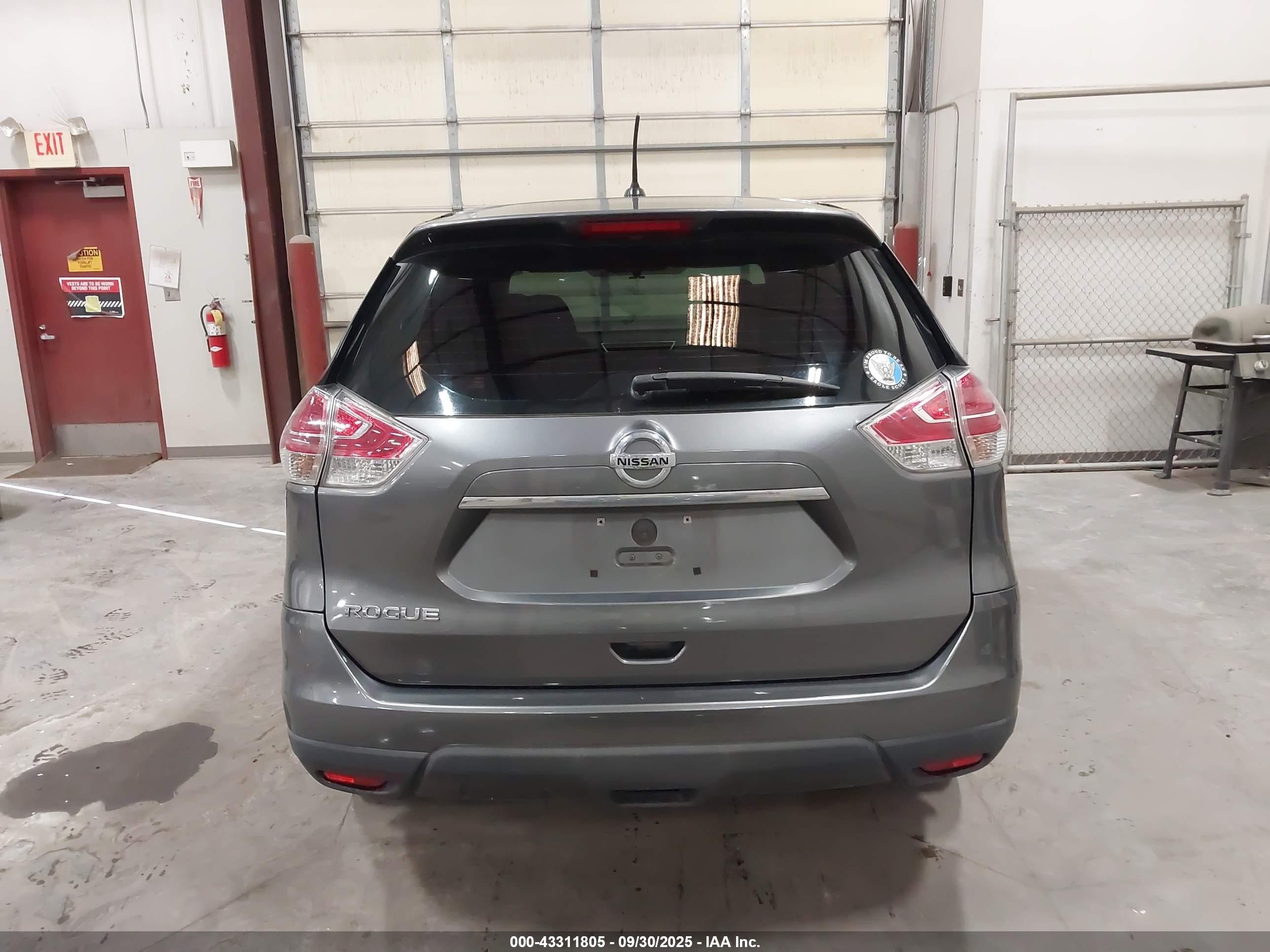 2015 Nissan Rogue S Silver vin: KNMAT2MT3FP547551