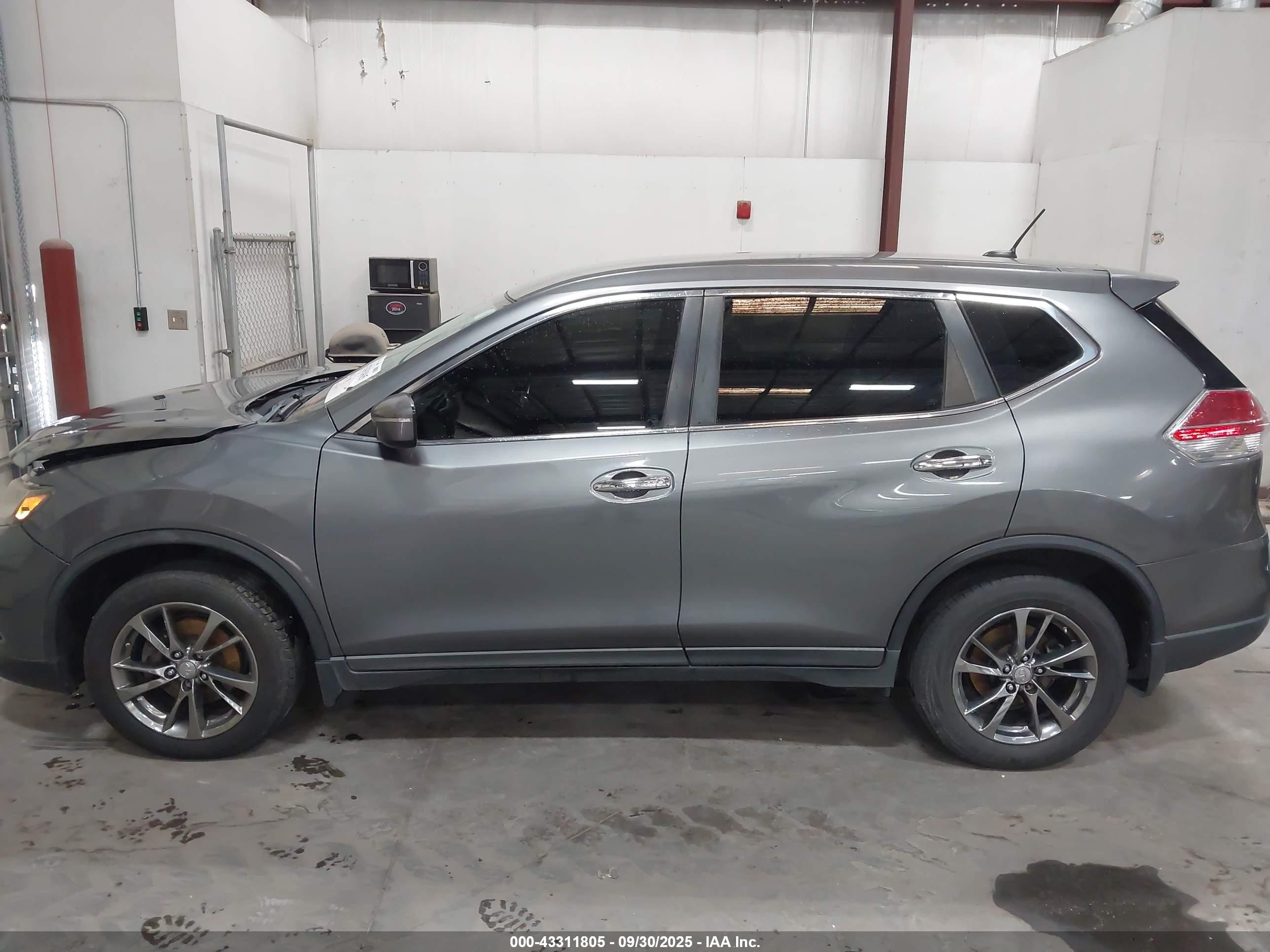 2015 Nissan Rogue S Silver vin: KNMAT2MT3FP547551