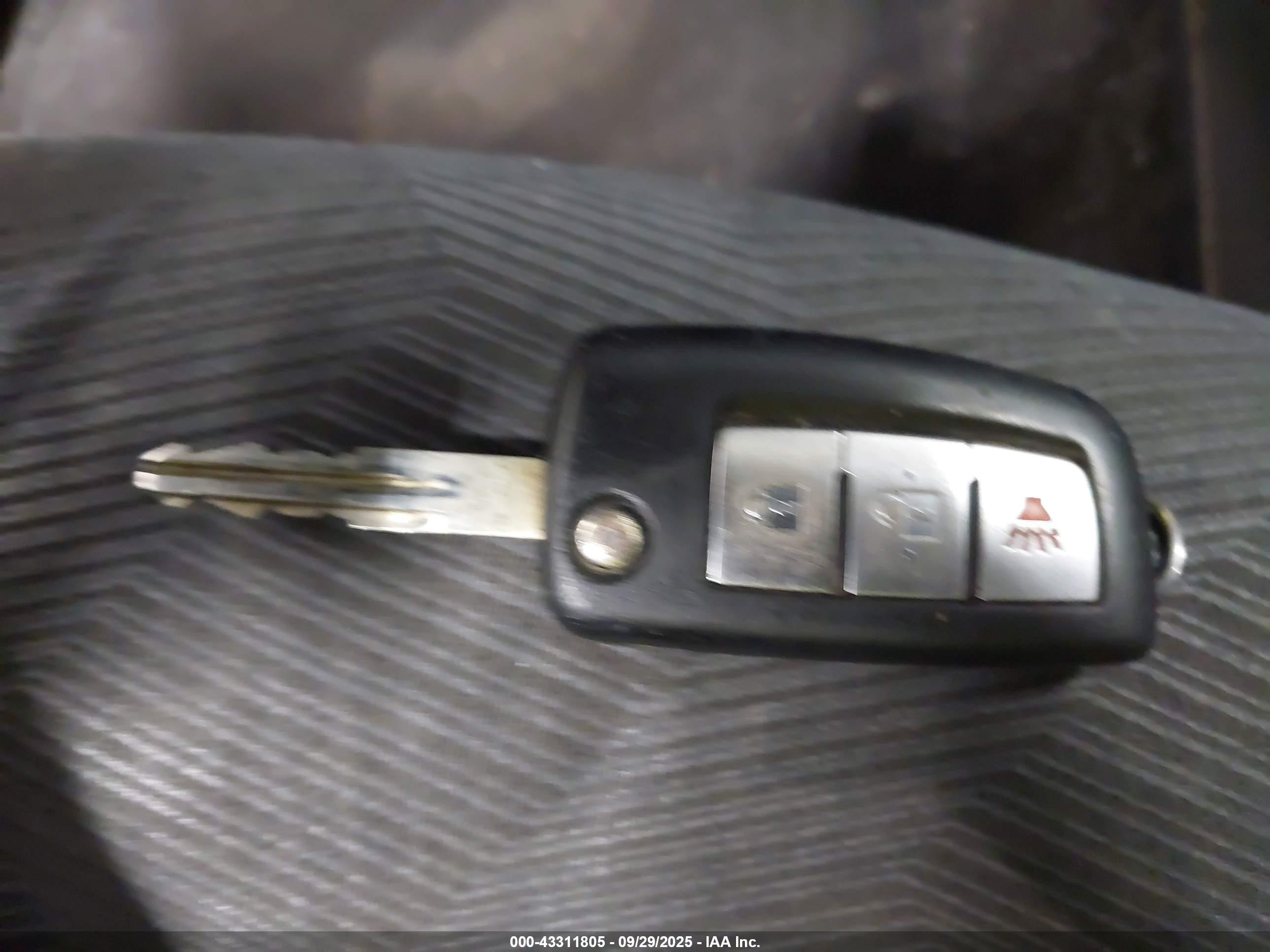 2015 Nissan Rogue S Silver vin: KNMAT2MT3FP547551