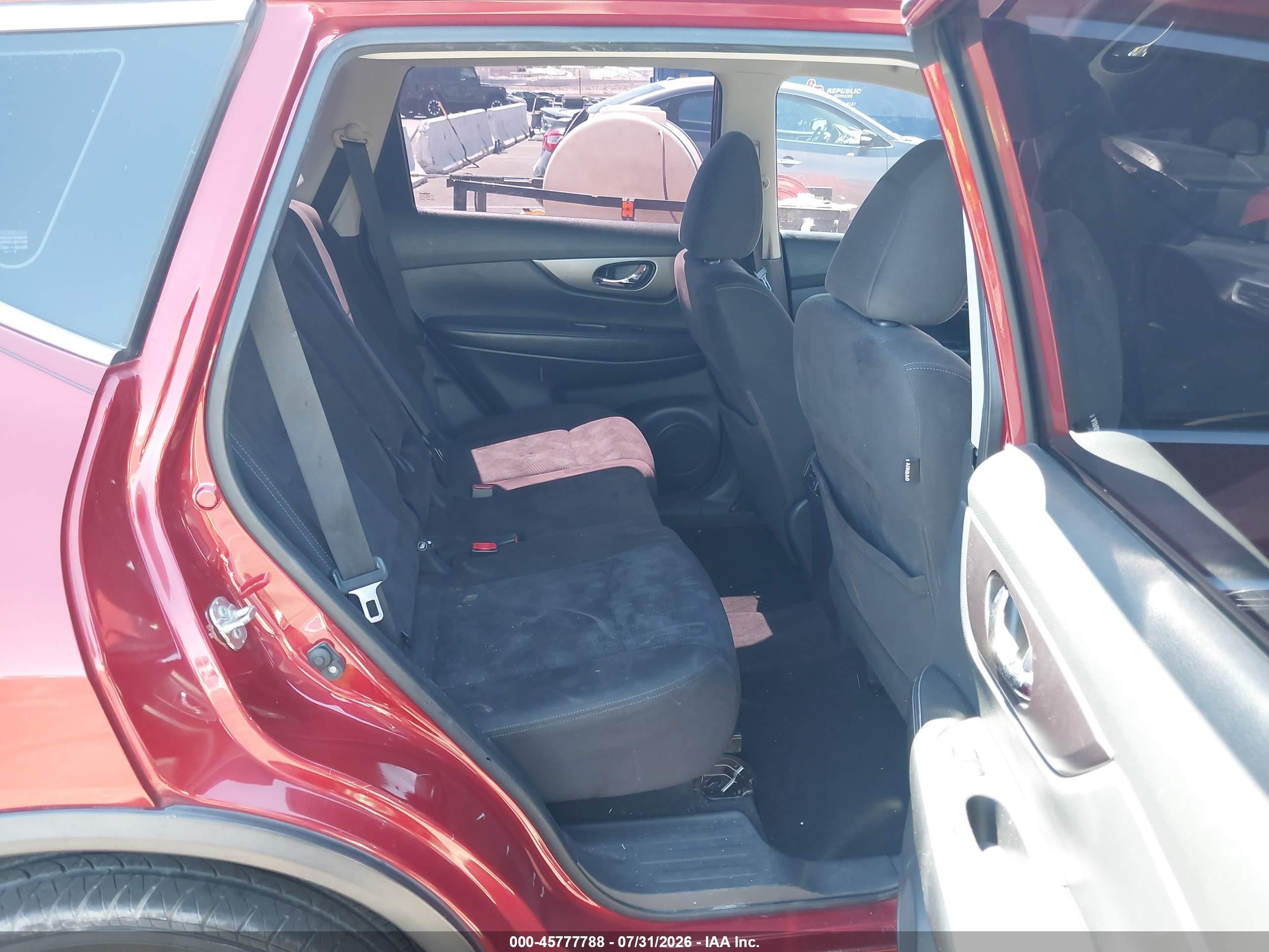 2015 Nissan Rogue S Red vin: KNMAT2MT3FP559327