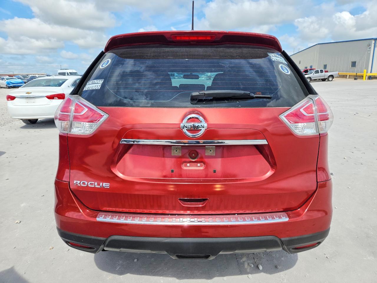 2015 Nissan Rogue S Maroon vin: KNMAT2MT3FP576418