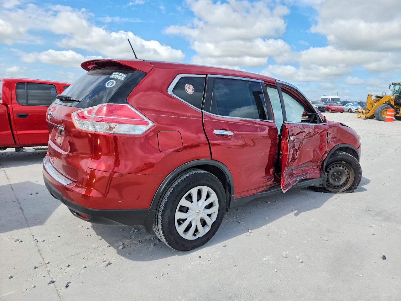 2015 Nissan Rogue S Maroon vin: KNMAT2MT3FP576418