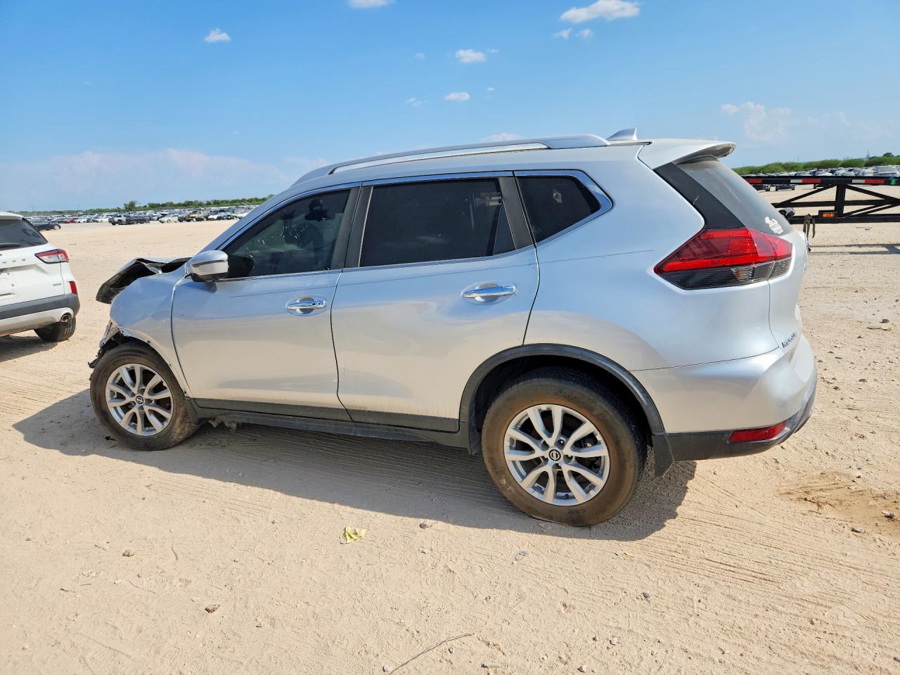 2017 Nissan Rogue Sv Серебряный vin: KNMAT2MT3HP583839