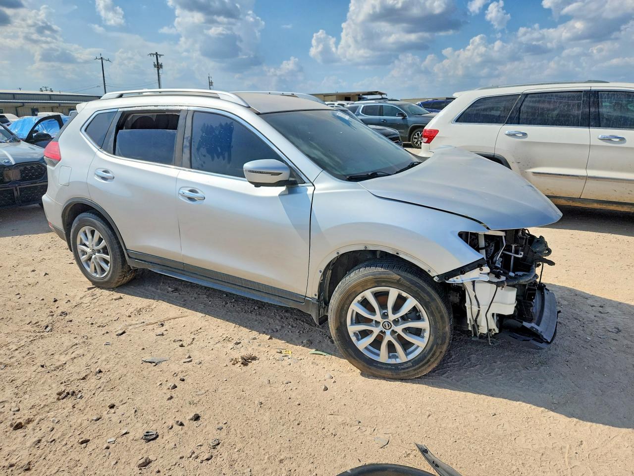 2017 Nissan Rogue Sv Серебряный vin: KNMAT2MT3HP583839