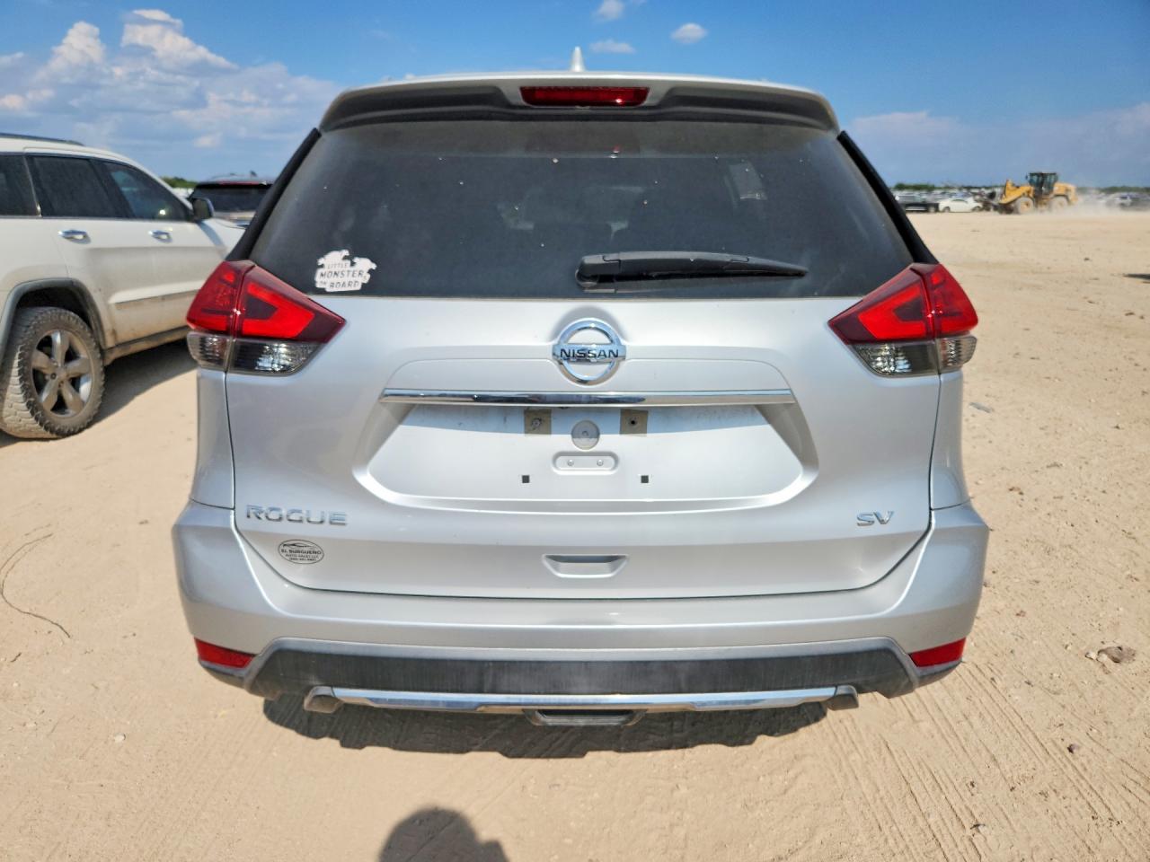 2017 Nissan Rogue Sv Серебряный vin: KNMAT2MT3HP583839