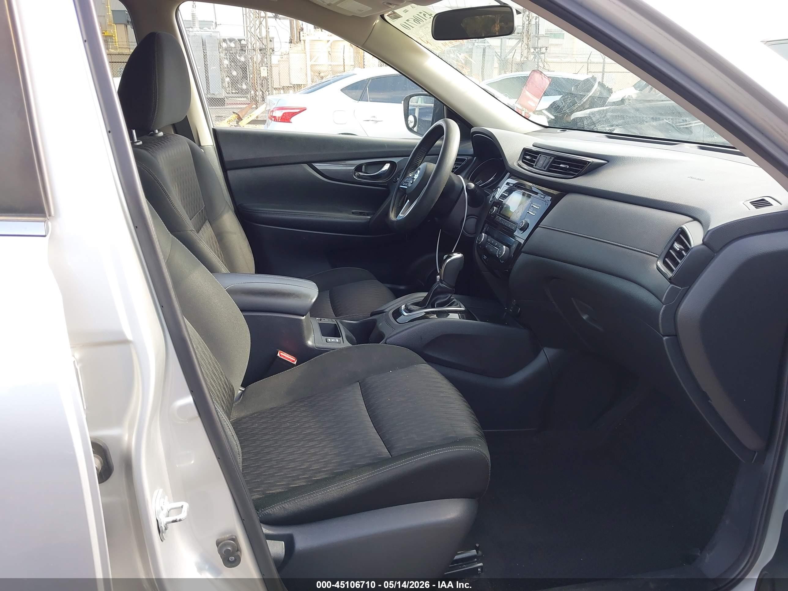 2017 Nissan Rogue Sv Серебряный vin: KNMAT2MT3HP591231