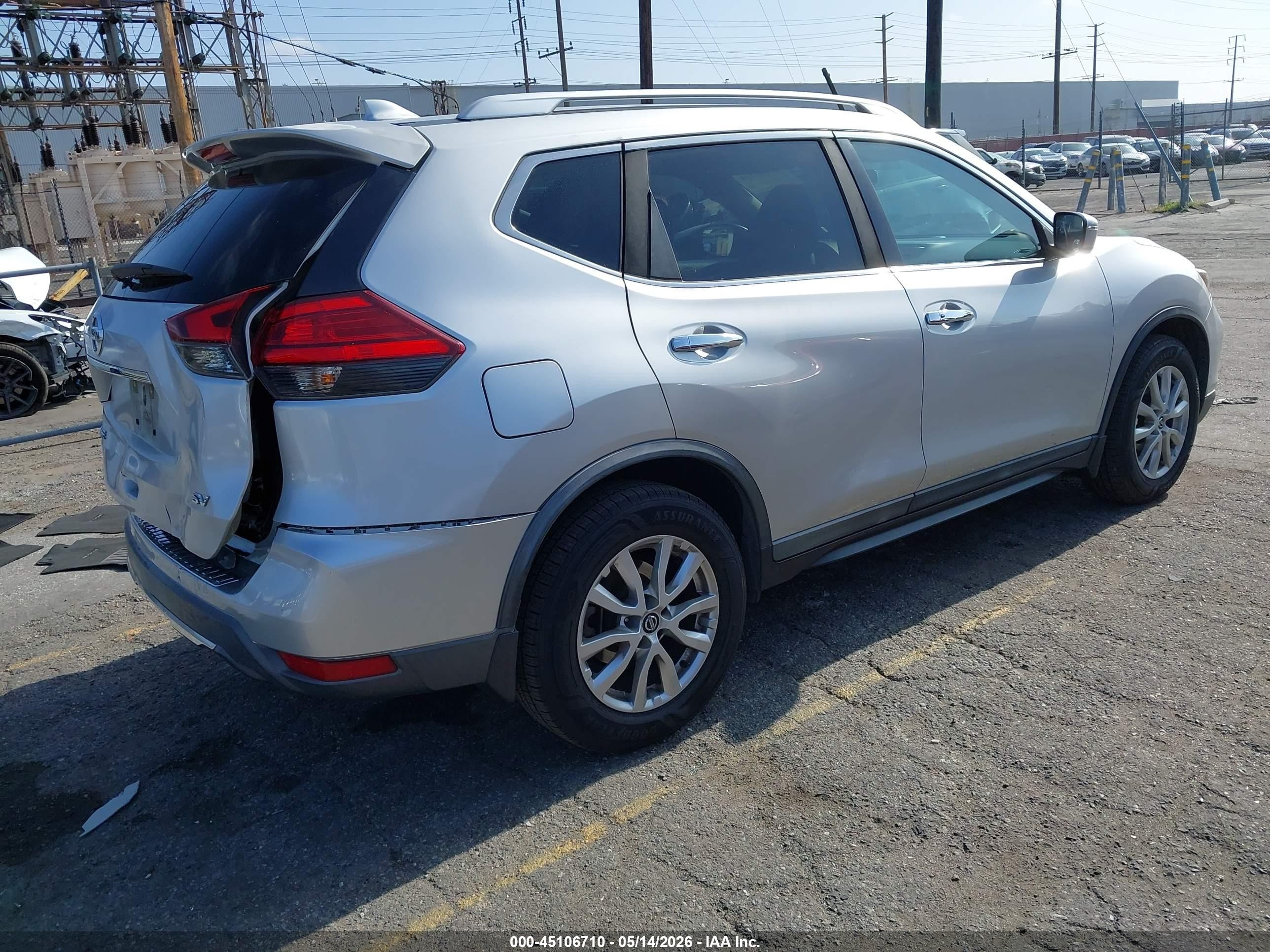 2017 Nissan Rogue Sv Серебряный vin: KNMAT2MT3HP591231