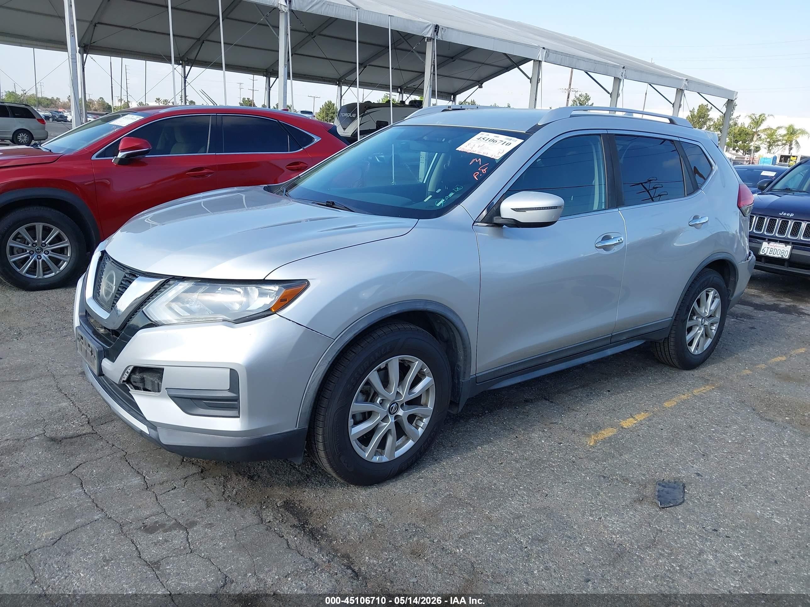 2017 Nissan Rogue Sv Серебряный vin: KNMAT2MT3HP591231