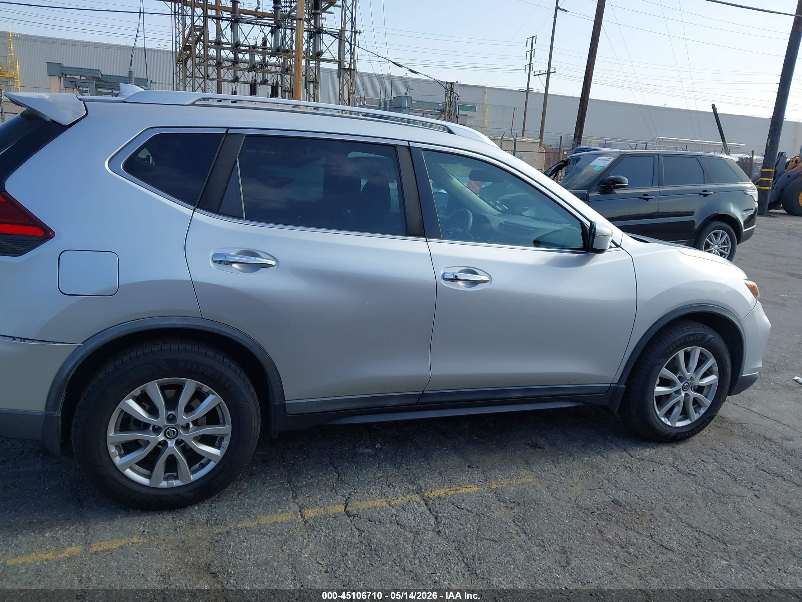 2017 Nissan Rogue Sv Серебряный vin: KNMAT2MT3HP591231