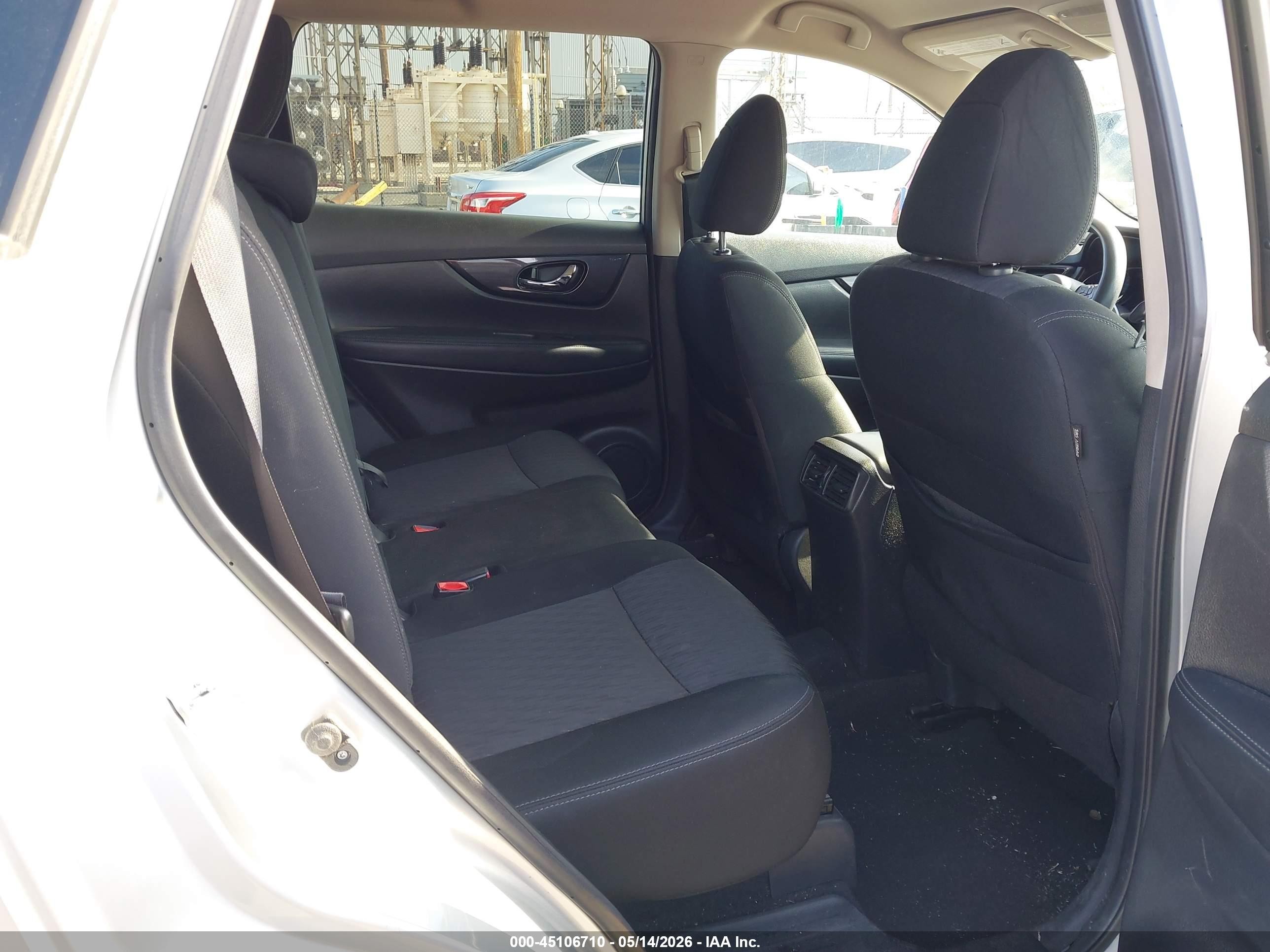 2017 Nissan Rogue Sv Серебряный vin: KNMAT2MT3HP591231