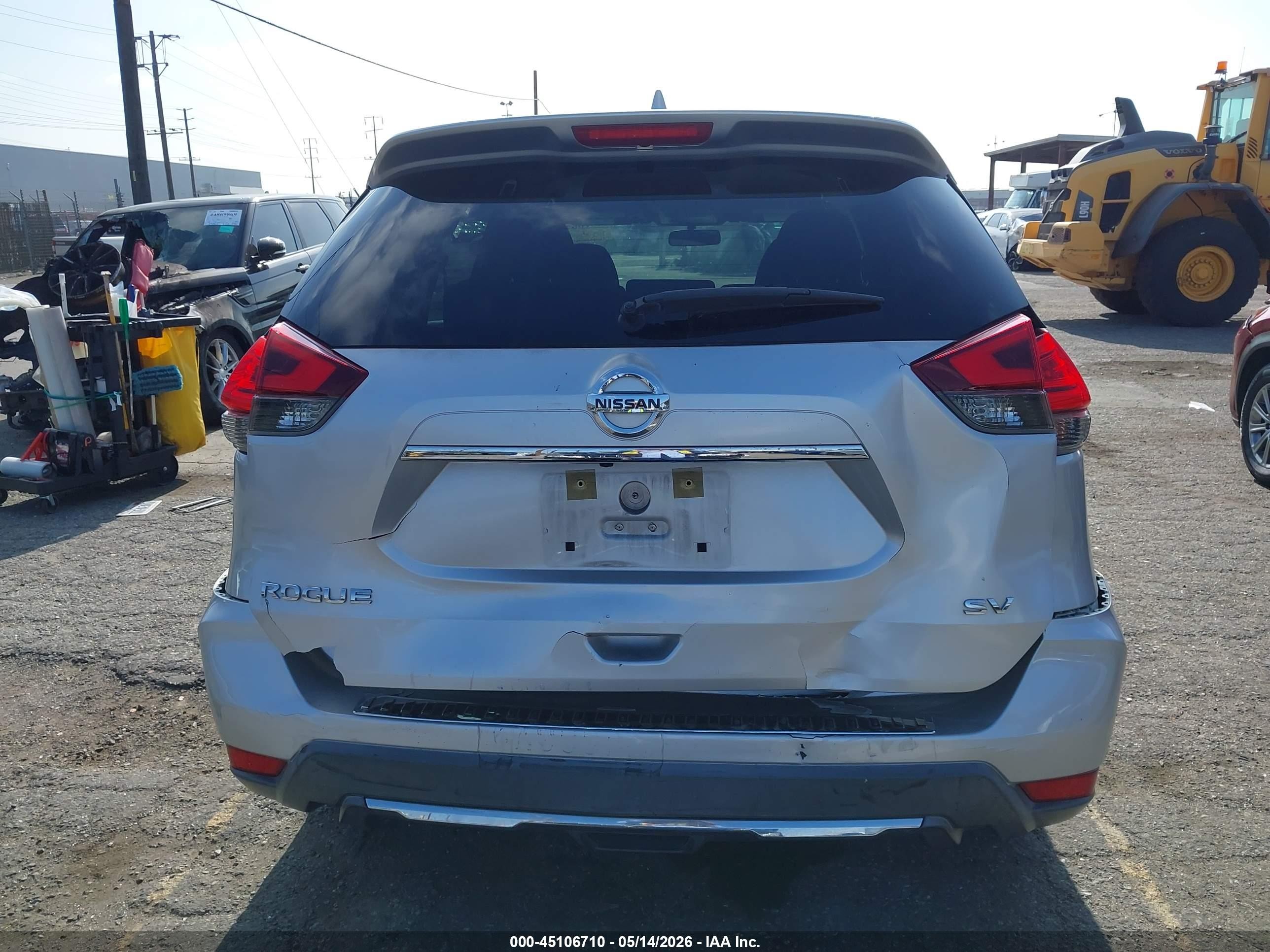 2017 Nissan Rogue Sv Серебряный vin: KNMAT2MT3HP591231