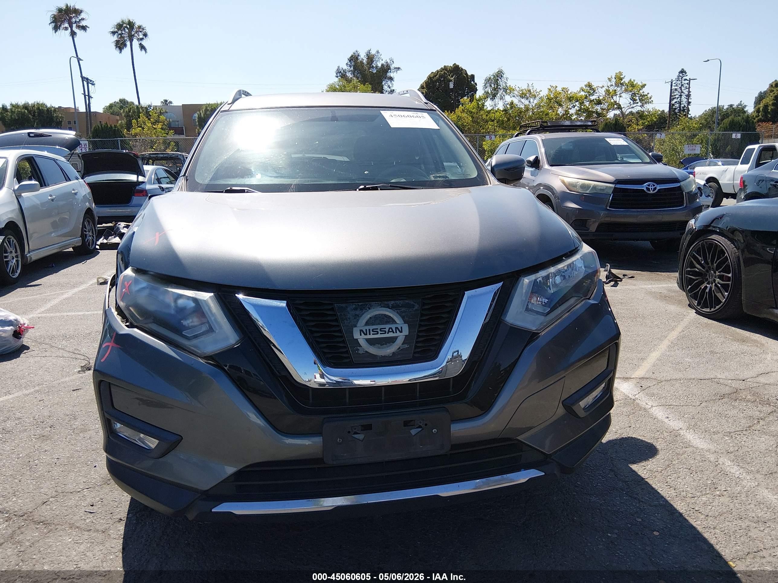 2017 Nissan Rogue Sv Серый vin: KNMAT2MT3HP608853