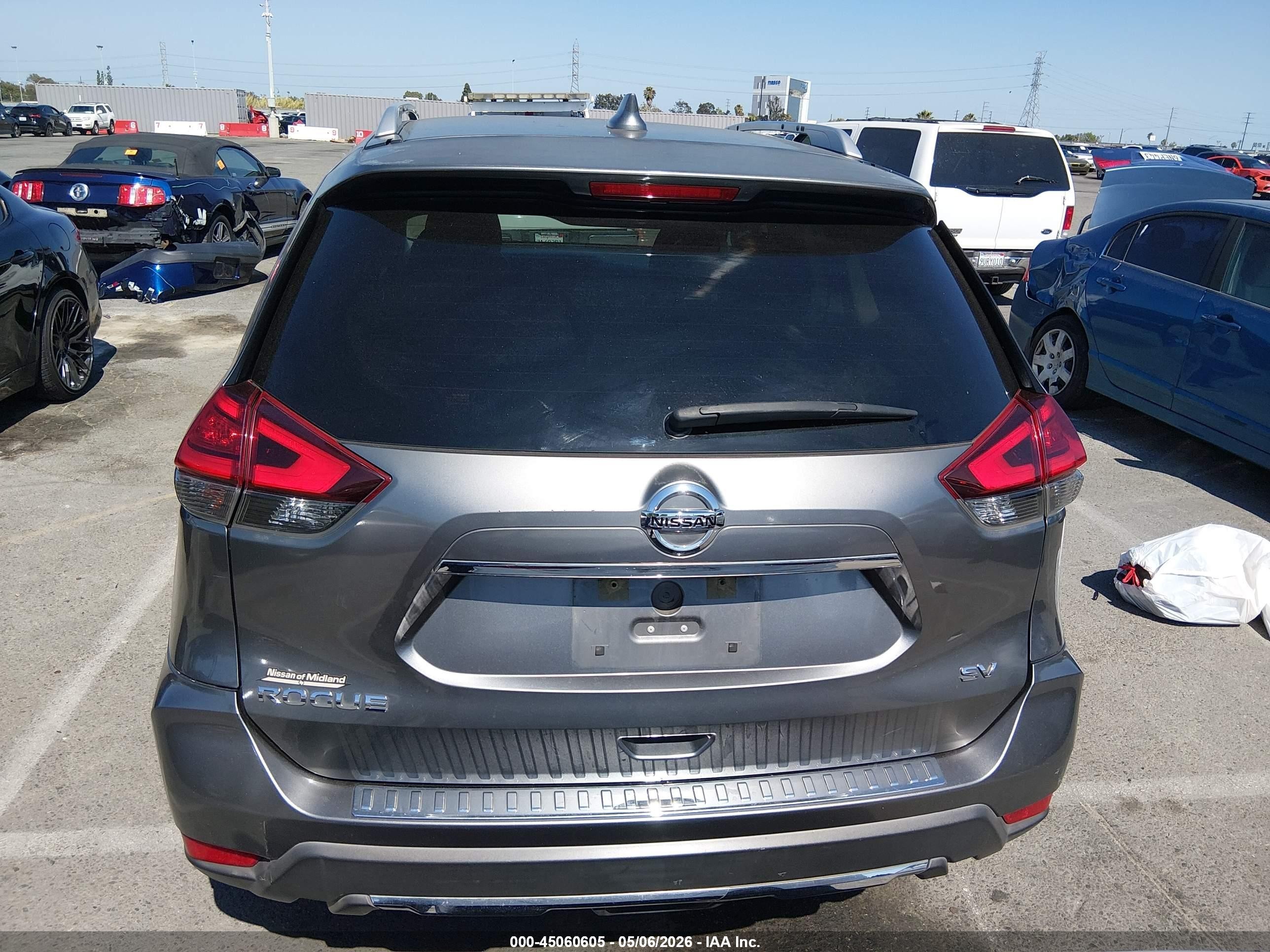 2017 Nissan Rogue Sv Серый vin: KNMAT2MT3HP608853