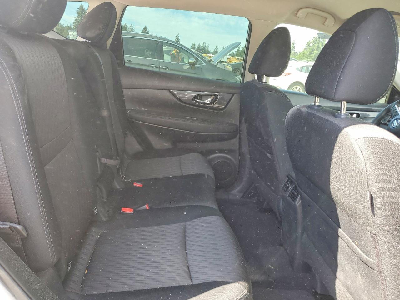 2018 Nissan Rogue S Серебряный vin: KNMAT2MT3JP556131
