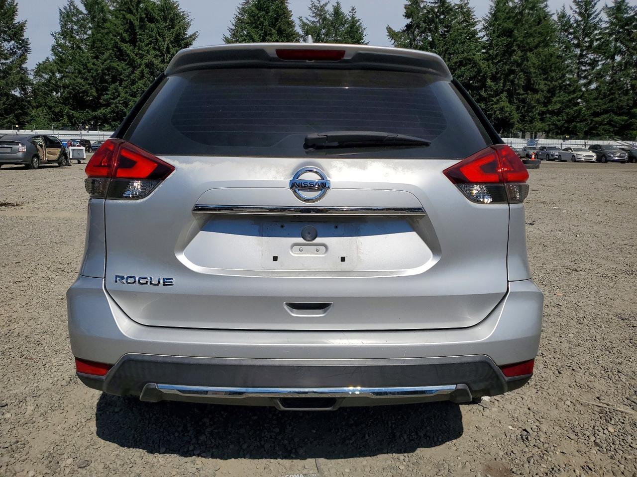 2018 Nissan Rogue S Серебряный vin: KNMAT2MT3JP556131