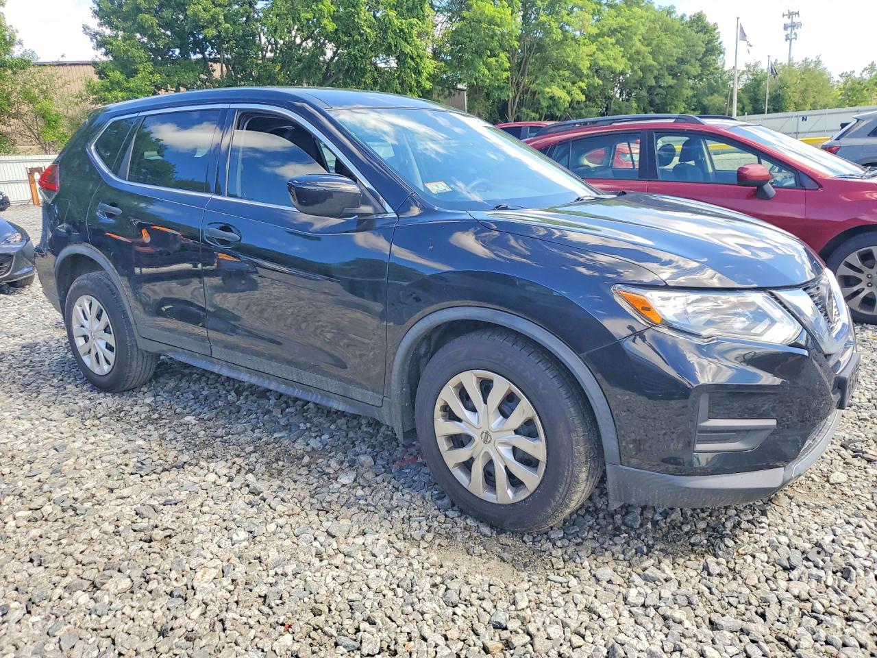 2018 Nissan Rogue S Черный vin: KNMAT2MT3JP598010