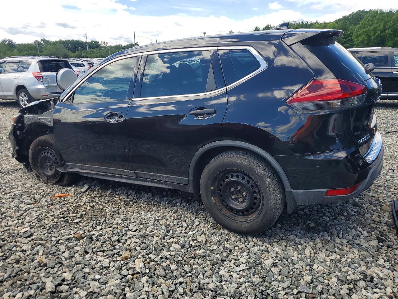 2018 Nissan Rogue S Черный vin: KNMAT2MT3JP598010