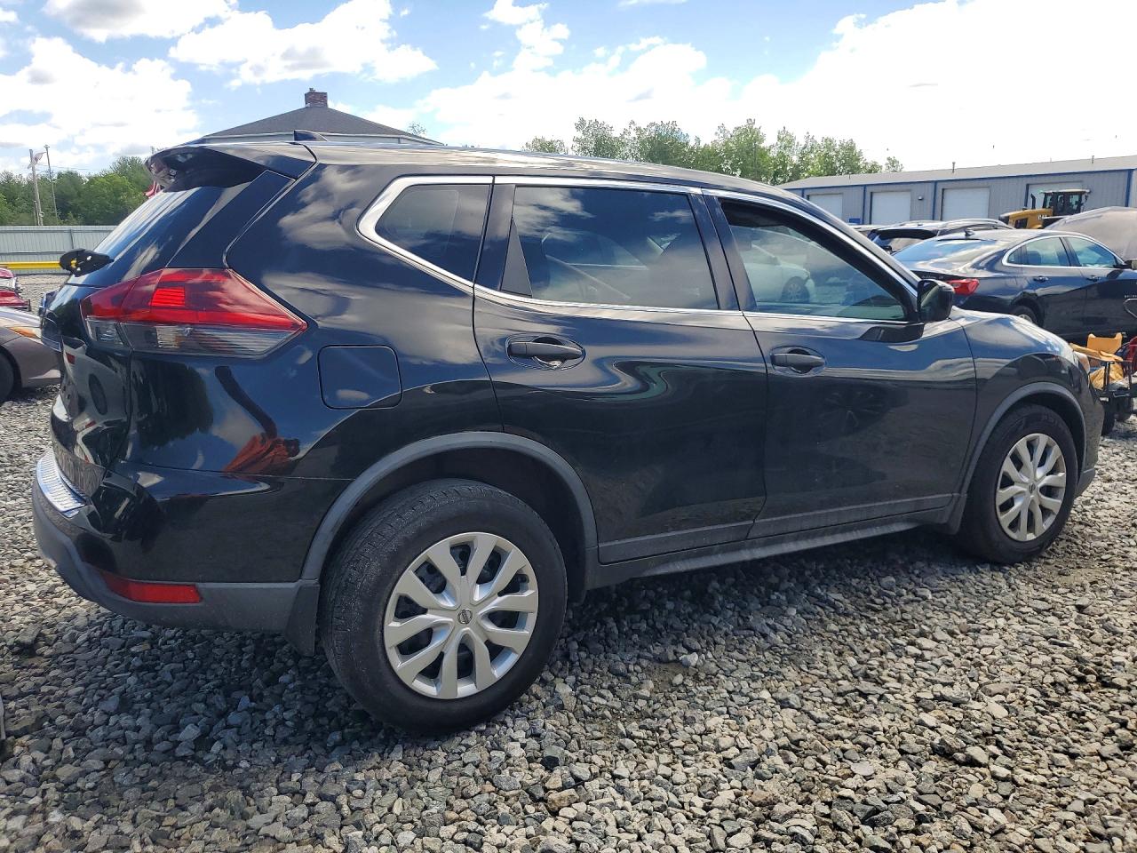2018 Nissan Rogue S Черный vin: KNMAT2MT3JP598010