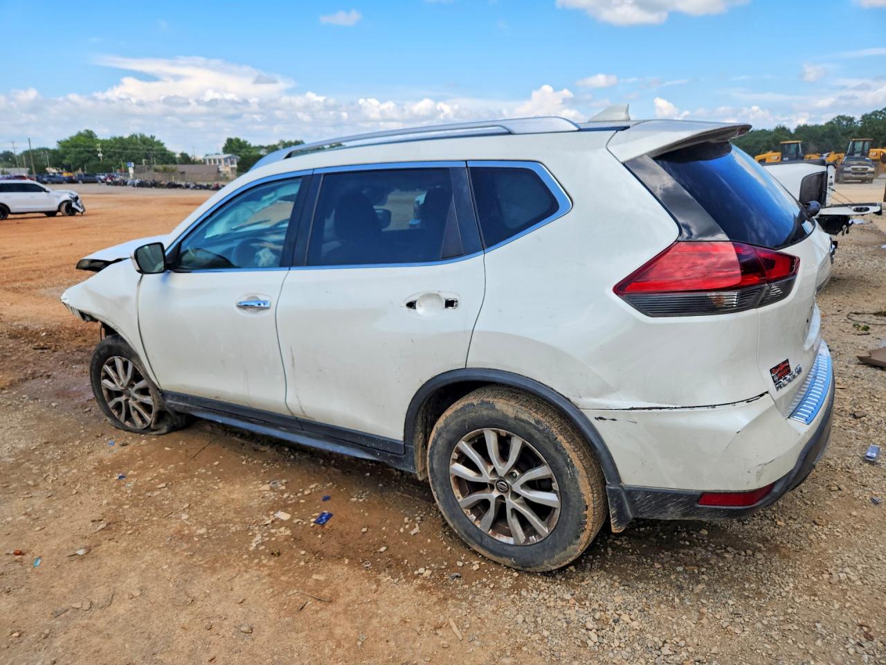 2018 Nissan Rogue Sv White vin: KNMAT2MT3JP614481