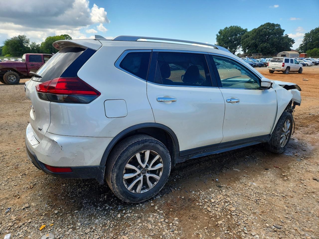 2018 Nissan Rogue Sv White vin: KNMAT2MT3JP614481