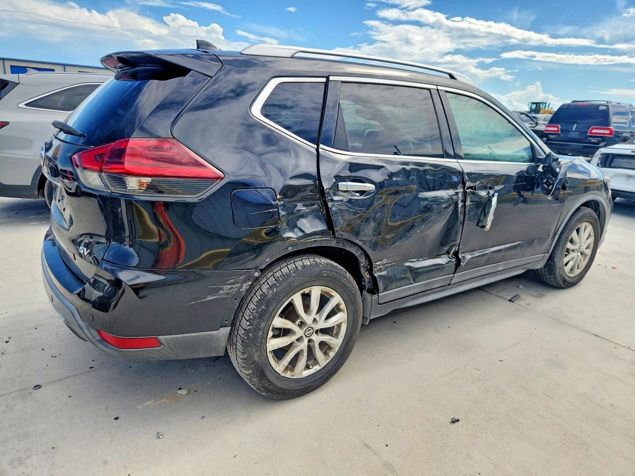 2019 Nissan Rogue Sv Черный vin: KNMAT2MT3KP543896