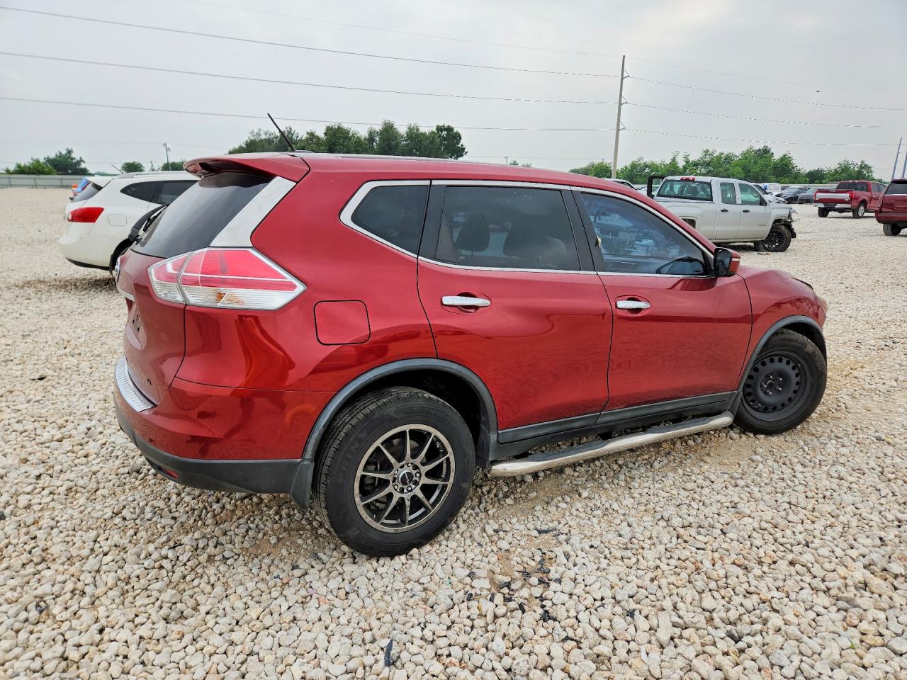 2015 Nissan Rogue S Burgundy vin: KNMAT2MT4FP536803