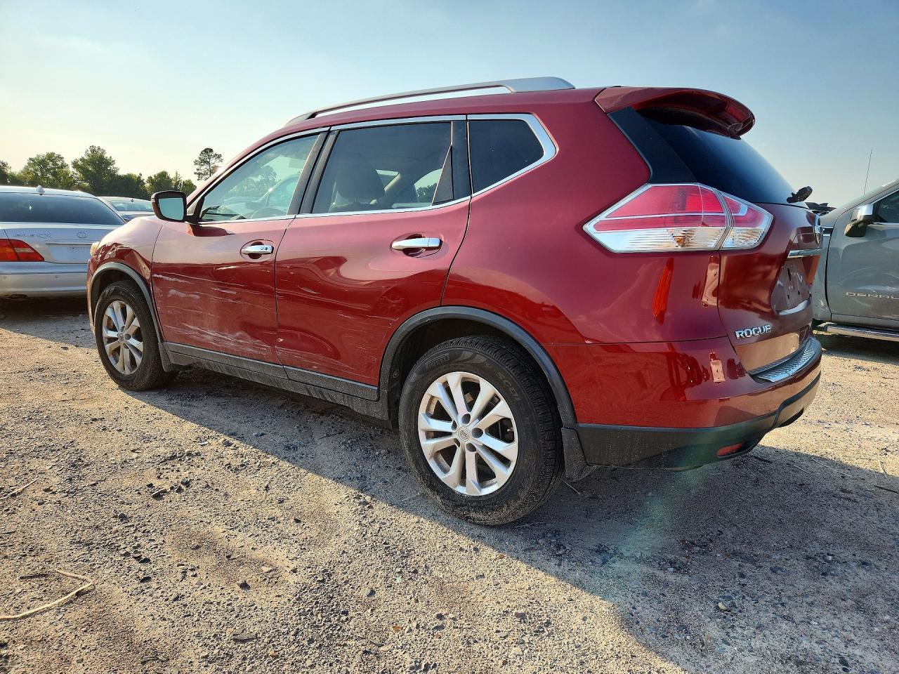 2015 Nissan Rogue Sv Красный vin: KNMAT2MT5FP523767