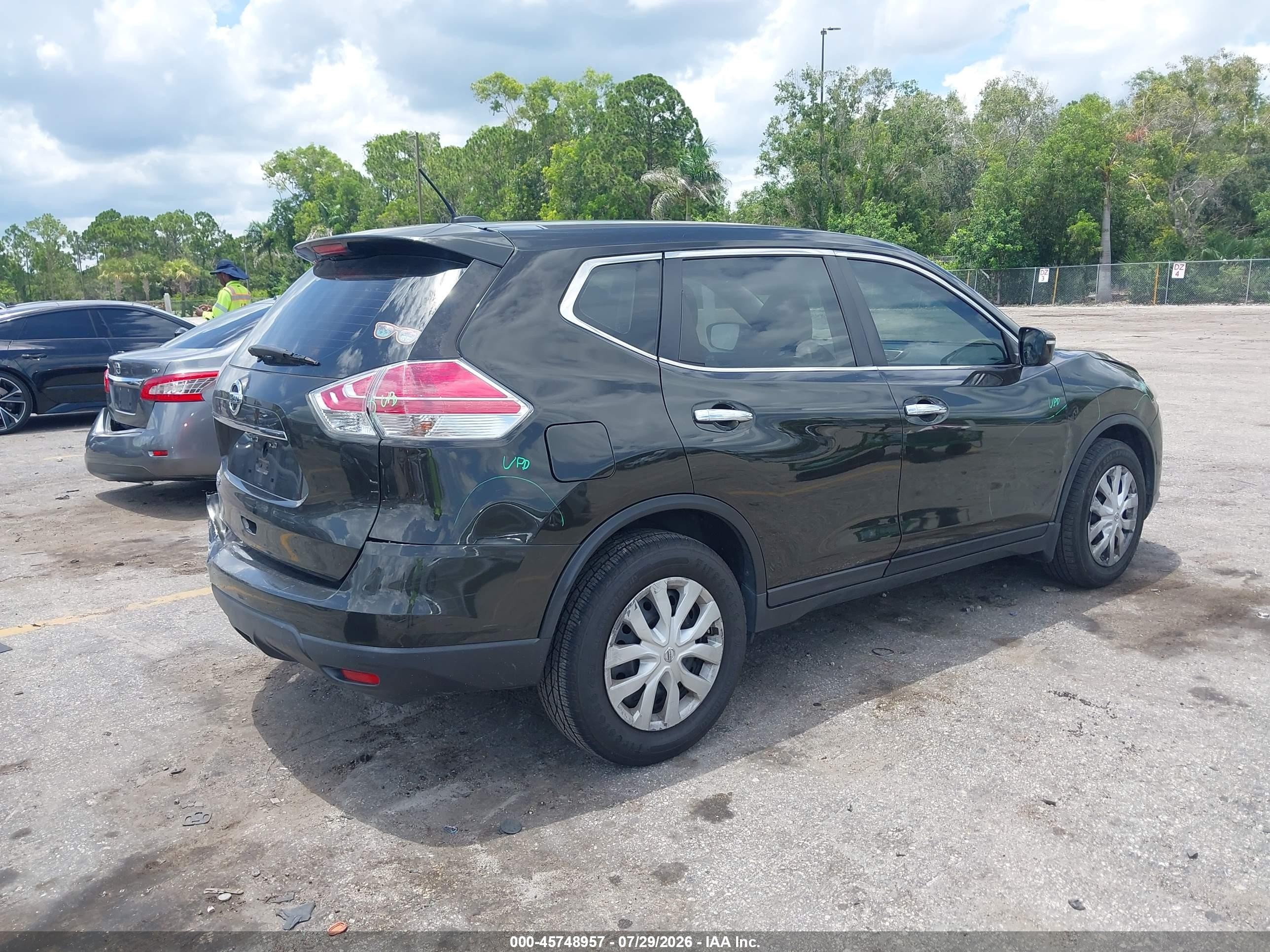 2015 Nissan Rogue S Brown vin: KNMAT2MT5FP529987