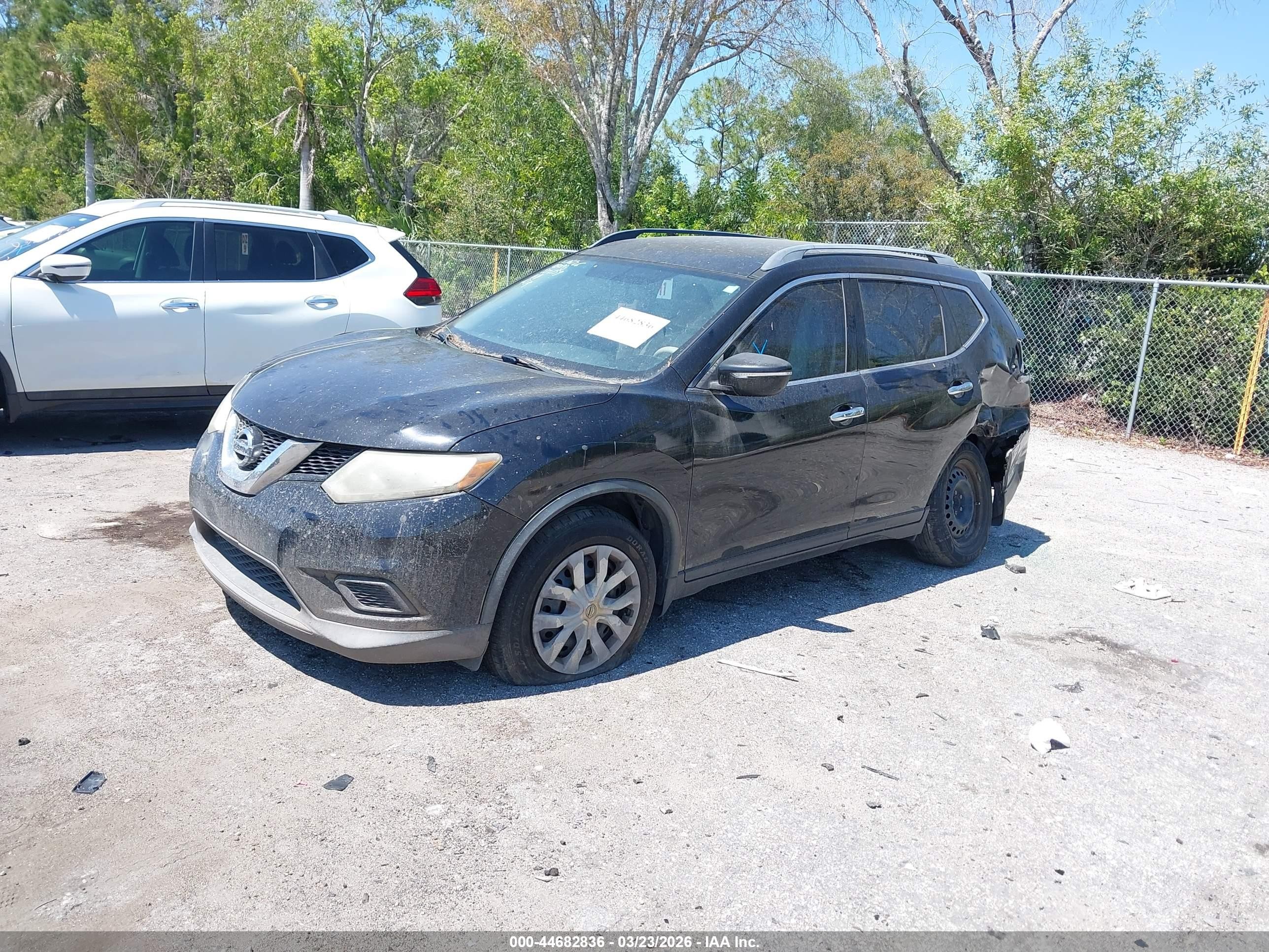 2015 Nissan Rogue S Черный vin: KNMAT2MT5FP532159