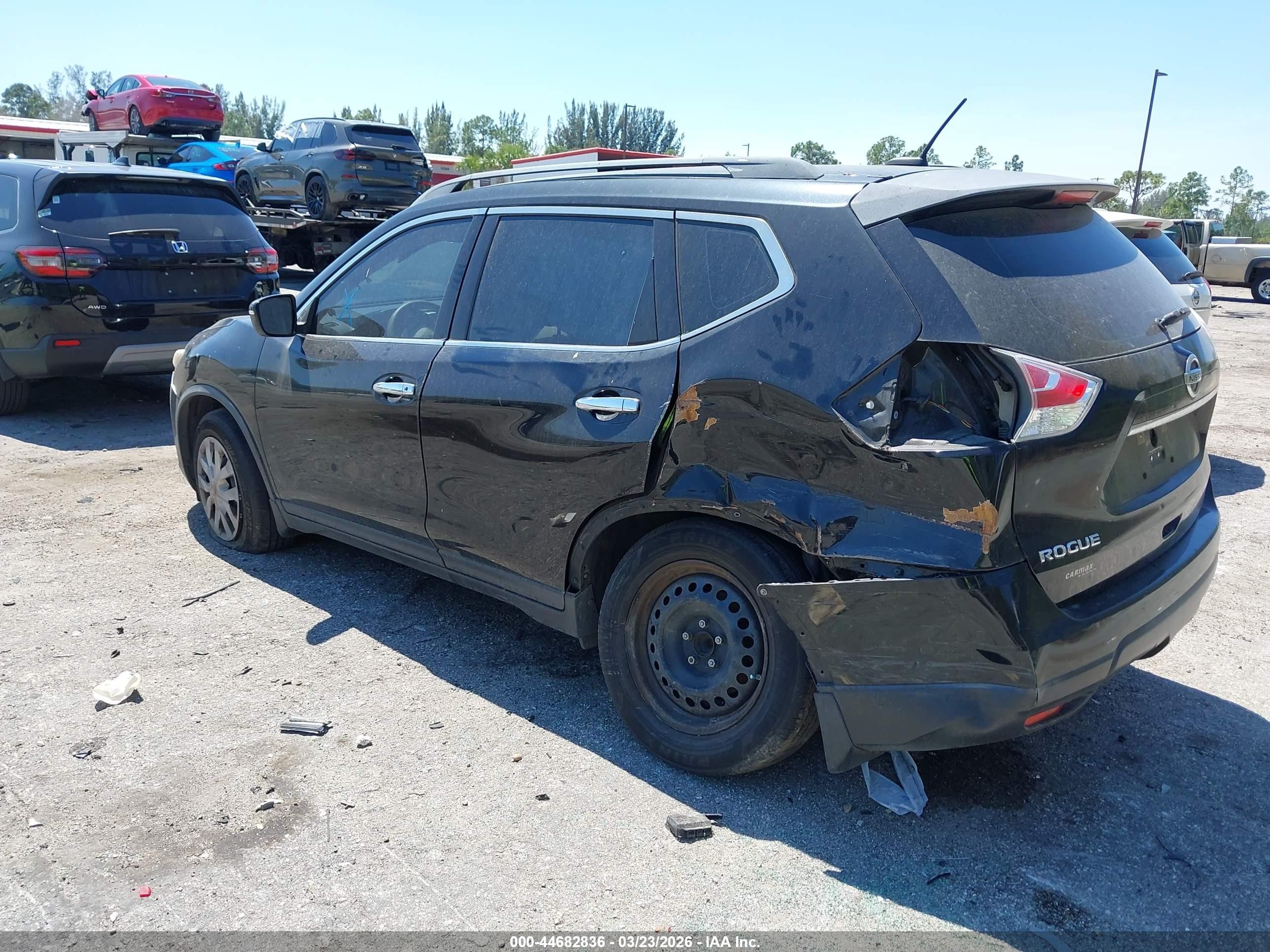 2015 Nissan Rogue S Черный vin: KNMAT2MT5FP532159