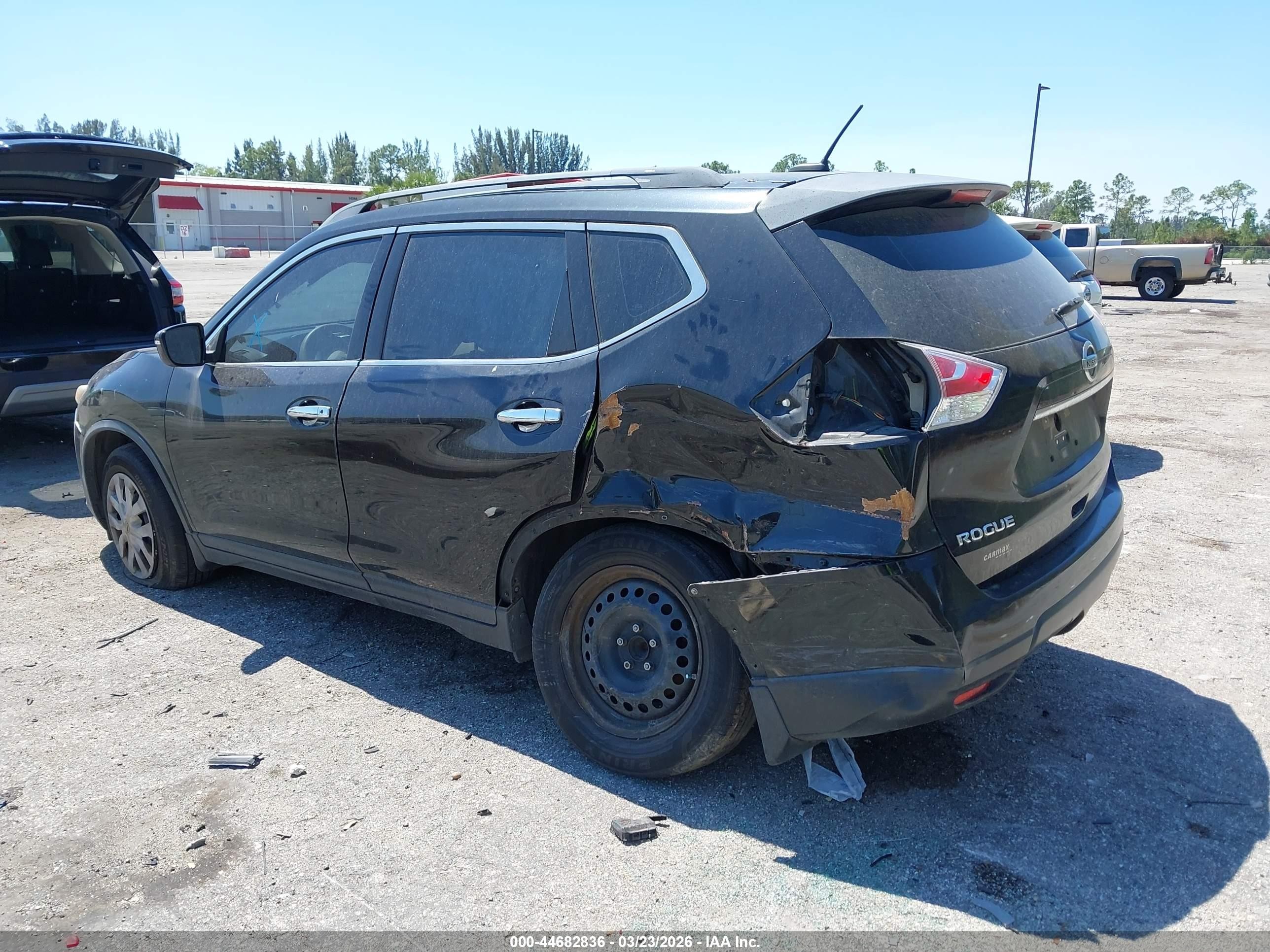2015 Nissan Rogue S Черный vin: KNMAT2MT5FP532159