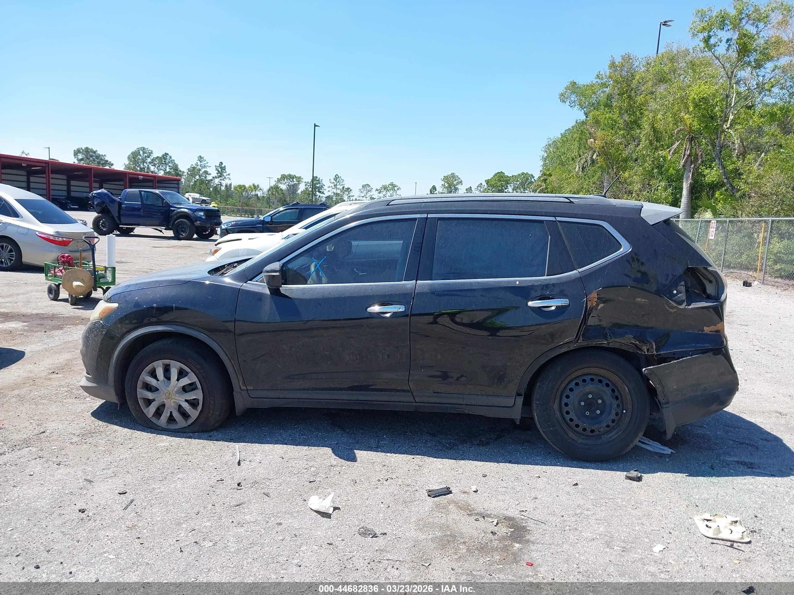 2015 Nissan Rogue S Черный vin: KNMAT2MT5FP532159
