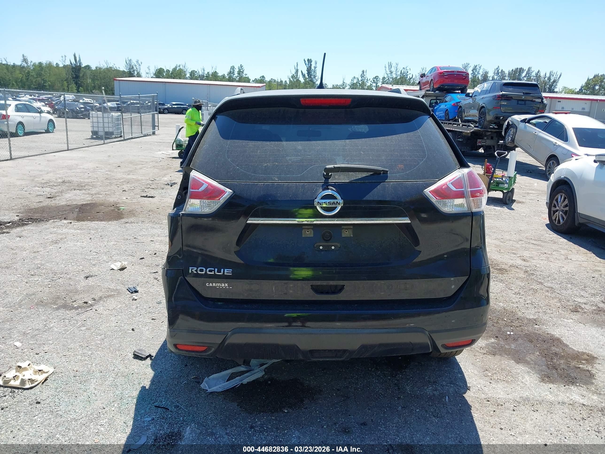 2015 Nissan Rogue S Черный vin: KNMAT2MT5FP532159