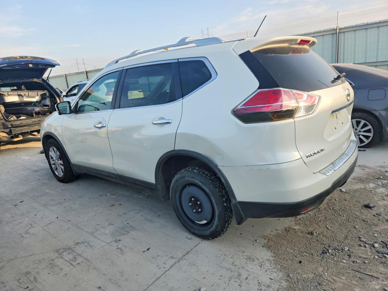 2015 Nissan Rogue Sv White vin: KNMAT2MT5FP541069
