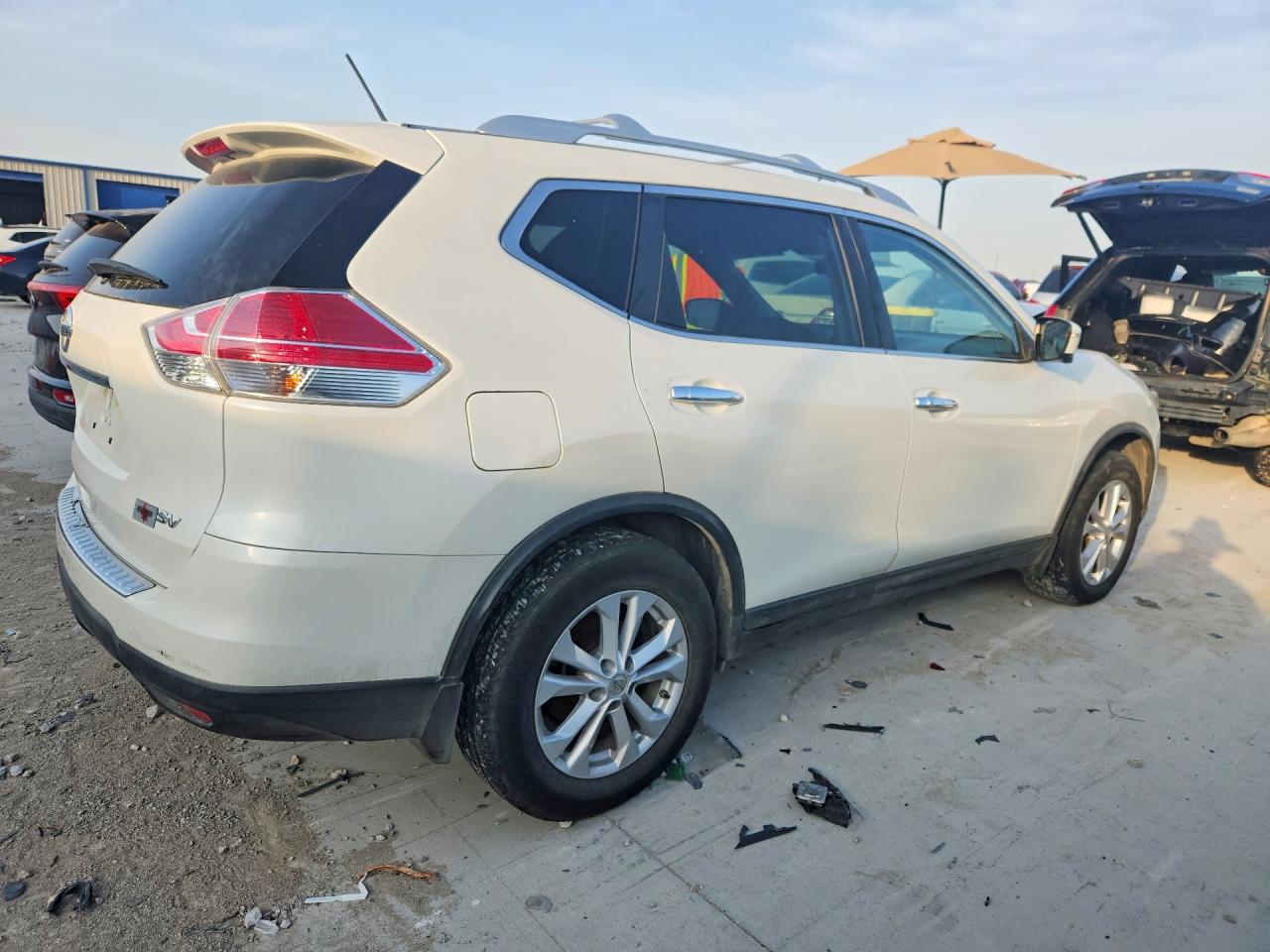 2015 Nissan Rogue Sv White vin: KNMAT2MT5FP541069