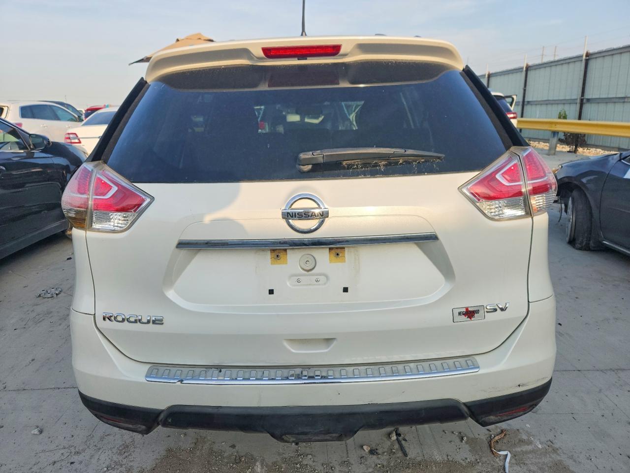 2015 Nissan Rogue Sv White vin: KNMAT2MT5FP541069